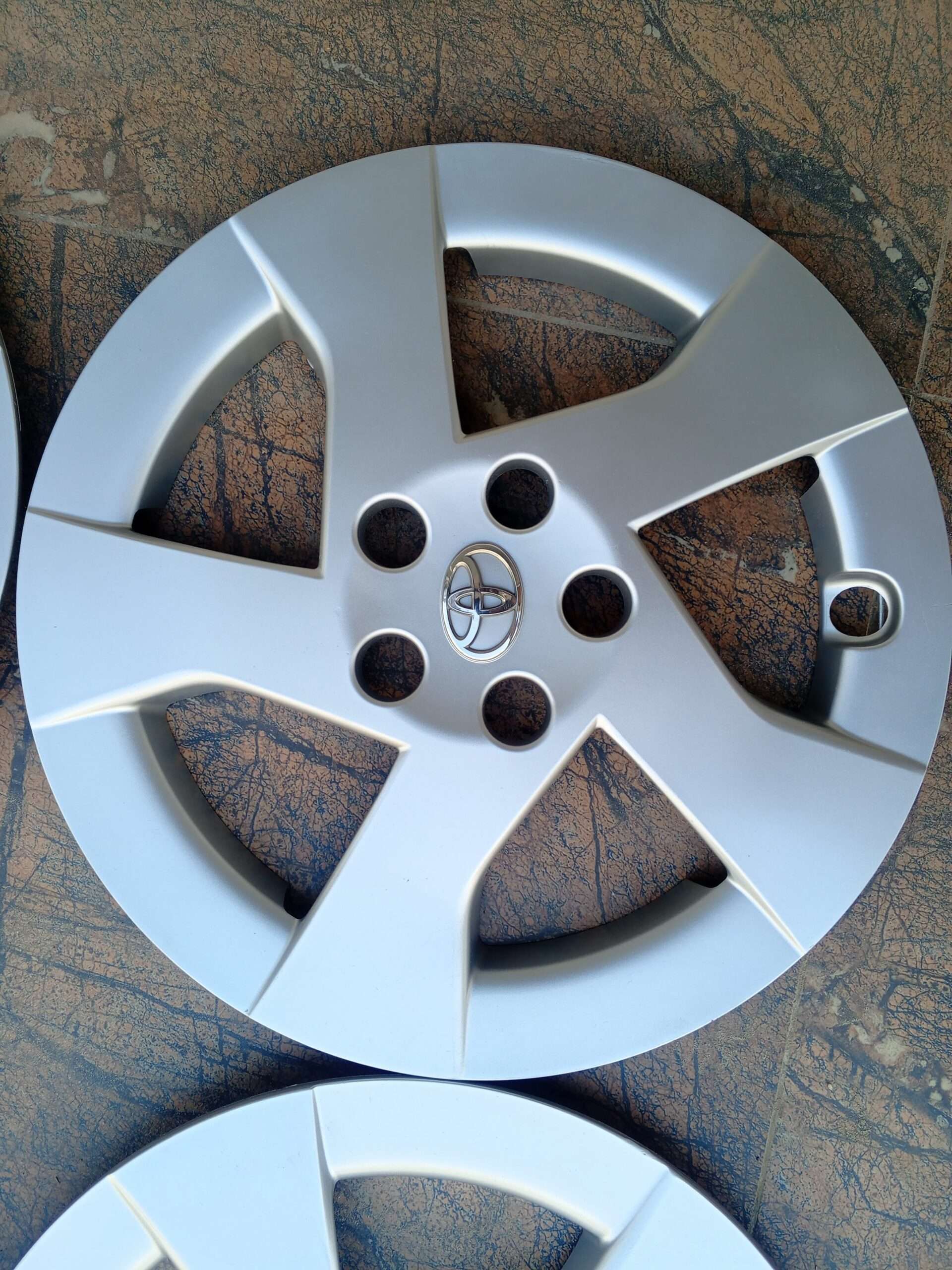 Prius 2010 to 2015 Model 15 Size original japane wheel covers fresh Set