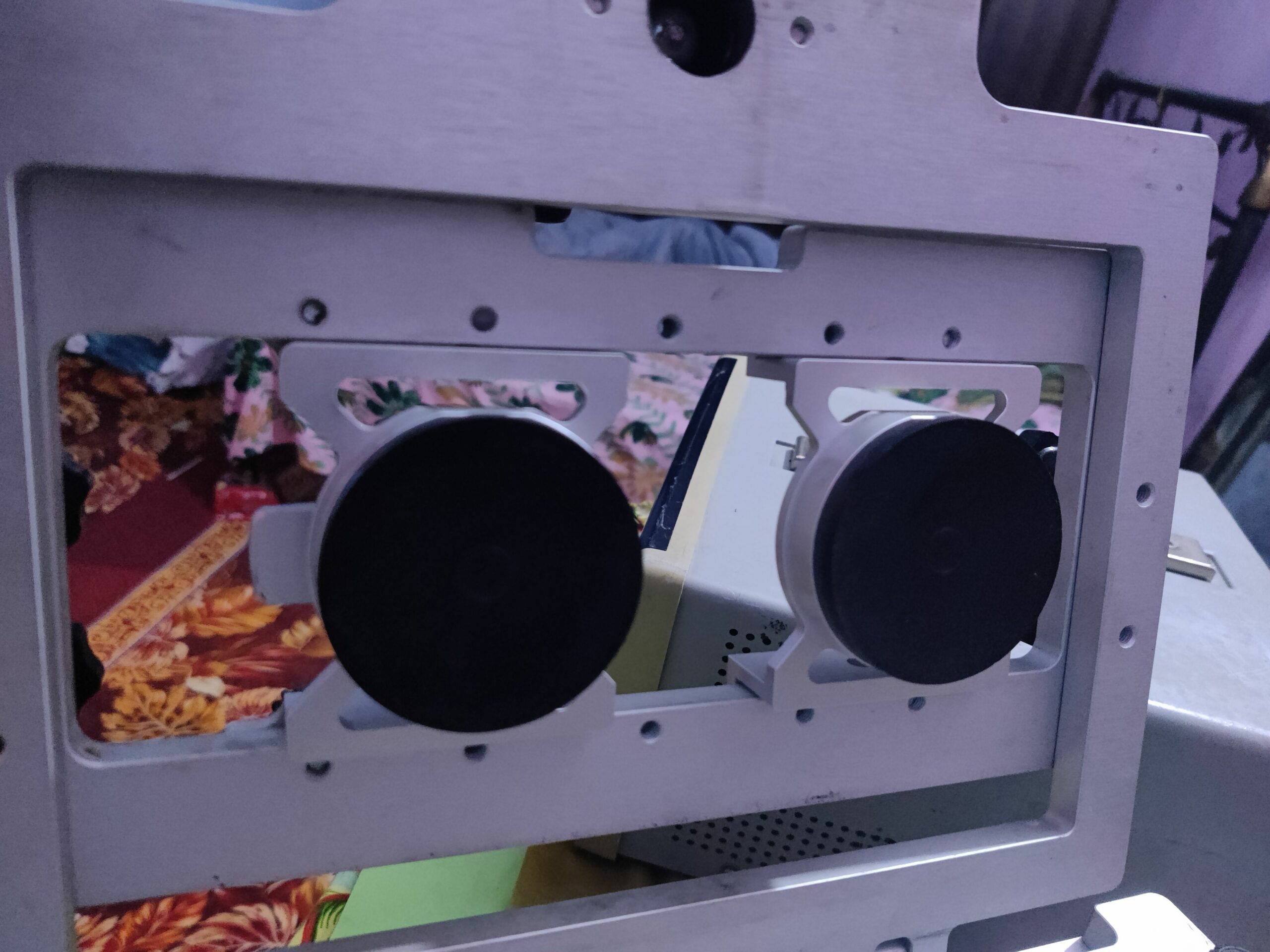 Glass cover deassembly machine