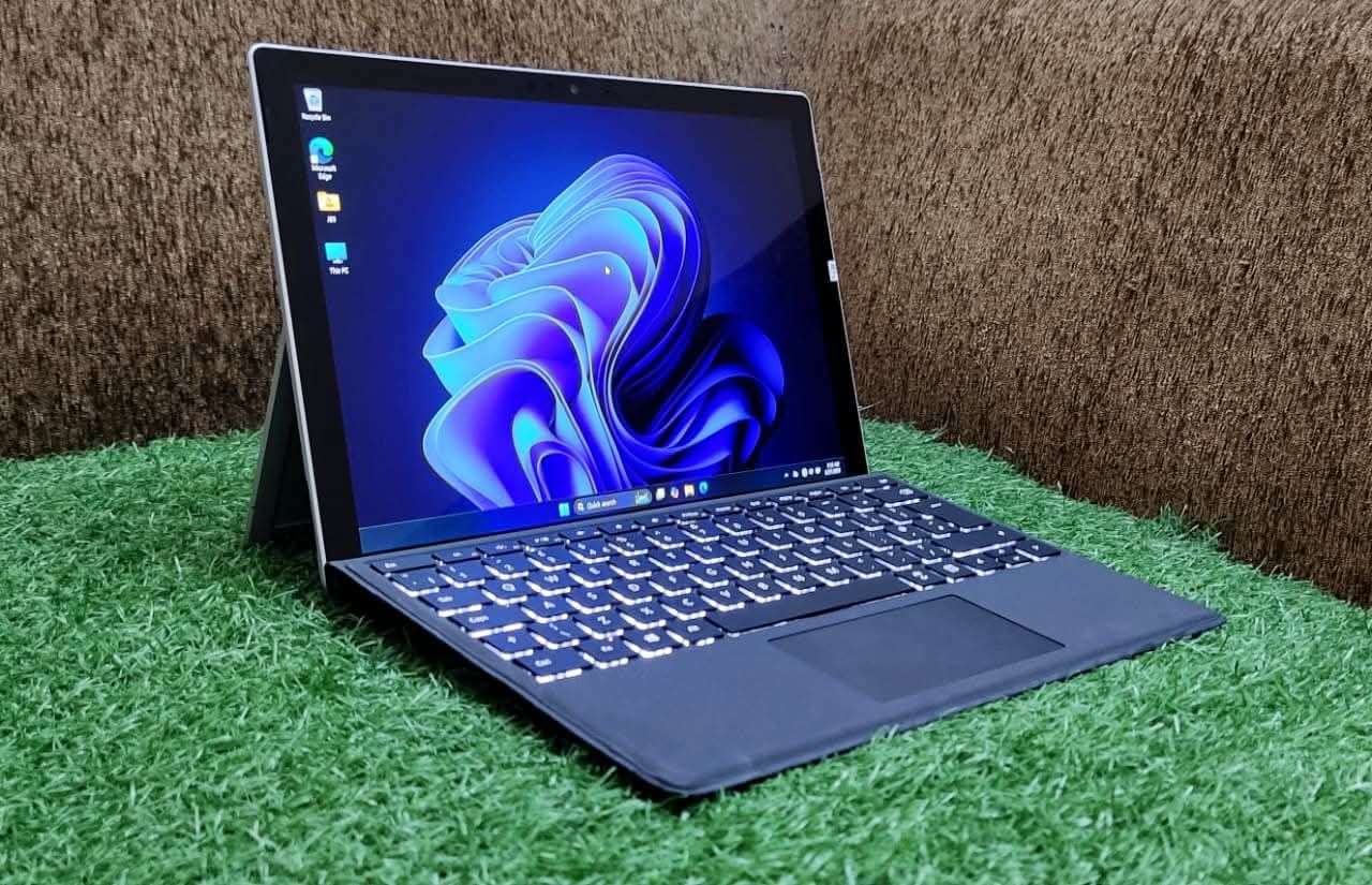 Microsoft surface pro 5 i5 7th generation 8gb 256gbssd 4gb Intel HD Graphics|cod all Pak|