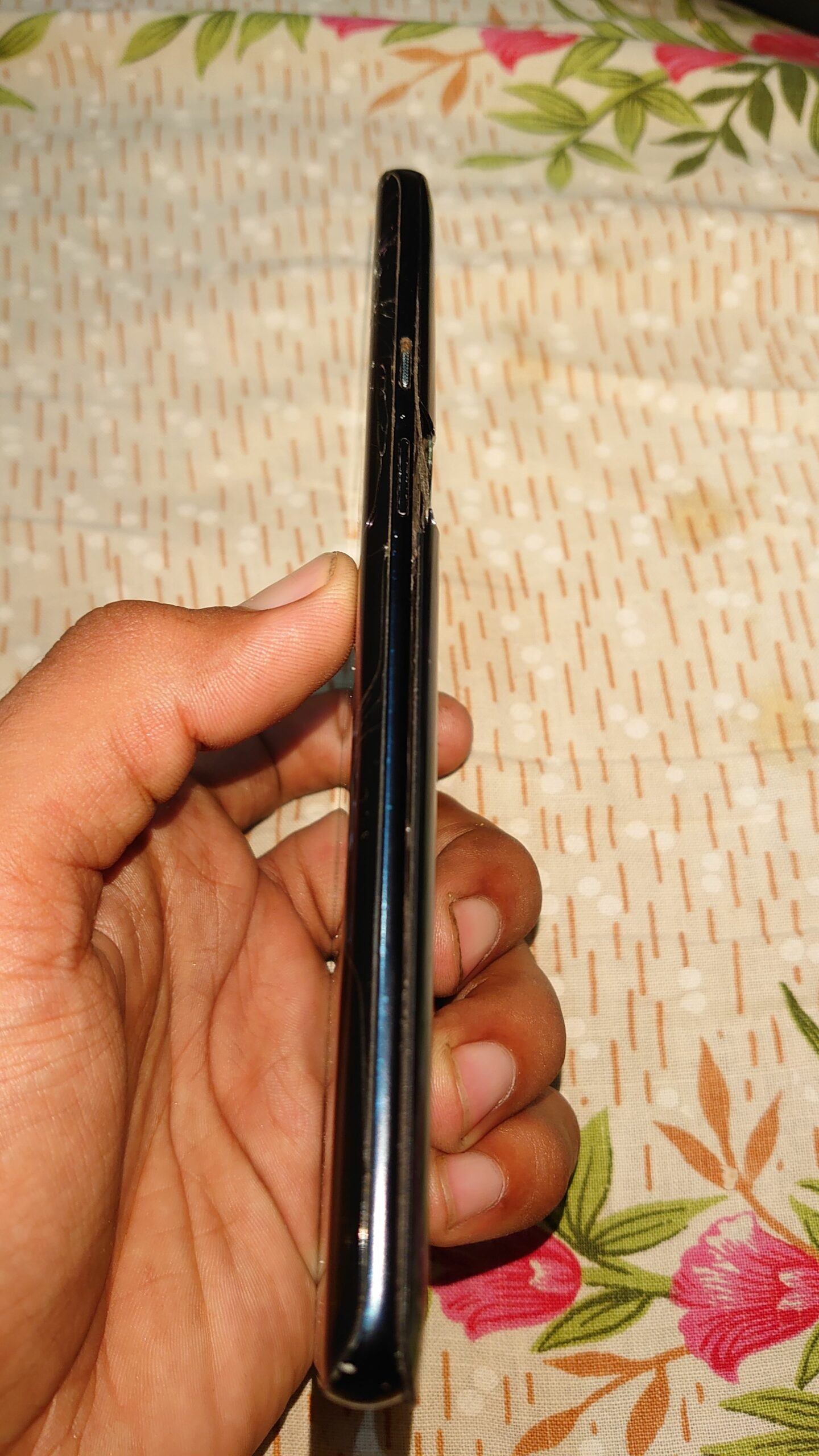 OnePlus8pro 5g official pta approved tax paid only panel aur back 20k ki daly gy mobile ok