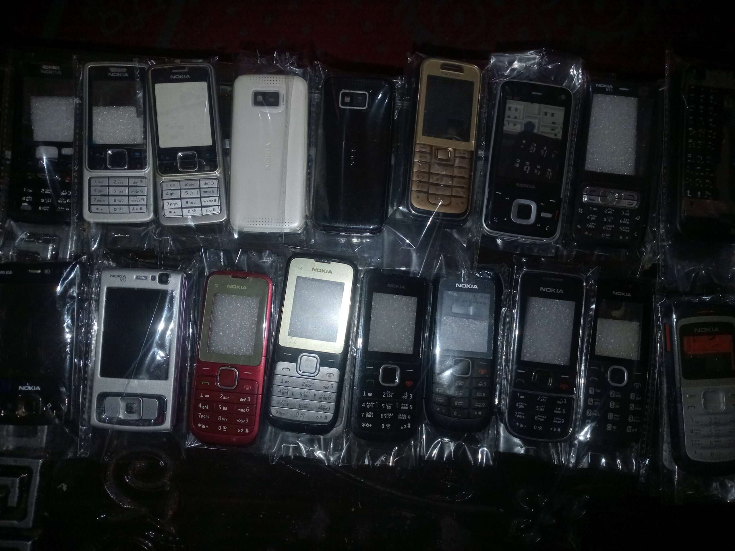 Nokia antique mobile and cassing available hy