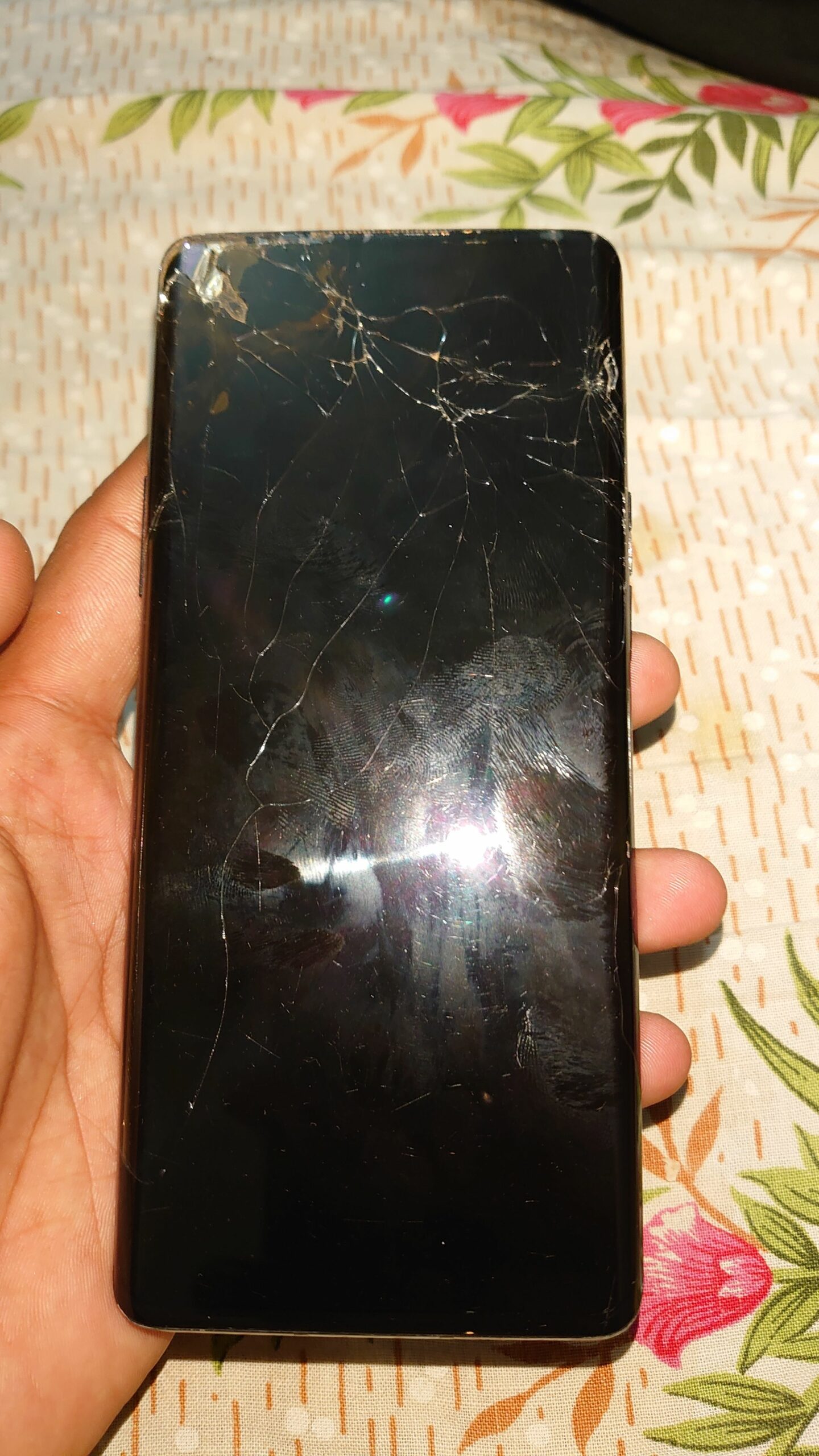 OnePlus8pro 5g official pta approved tax paid only panel aur back 20k ki daly gy mobile ok