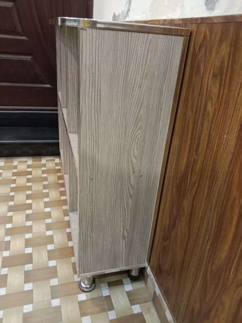 Storage shelf for books and crockery