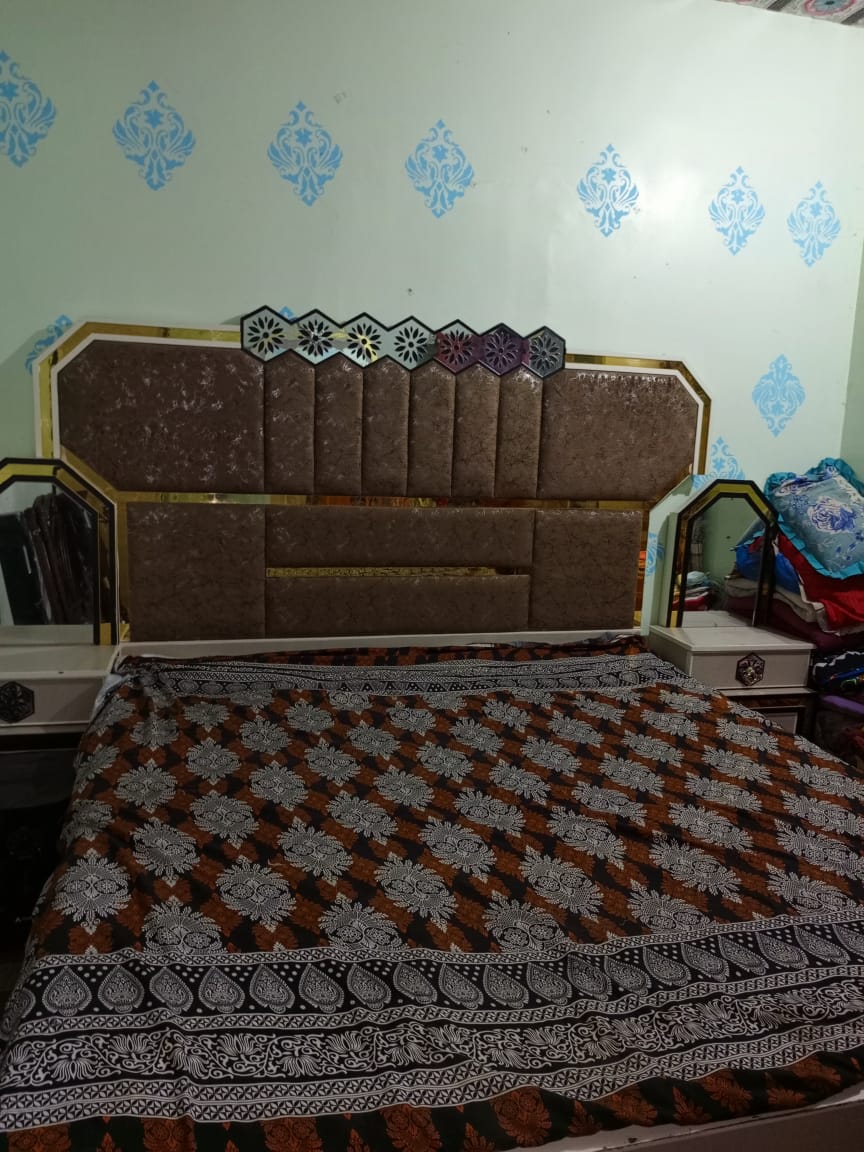 4 piece bedroom set look new