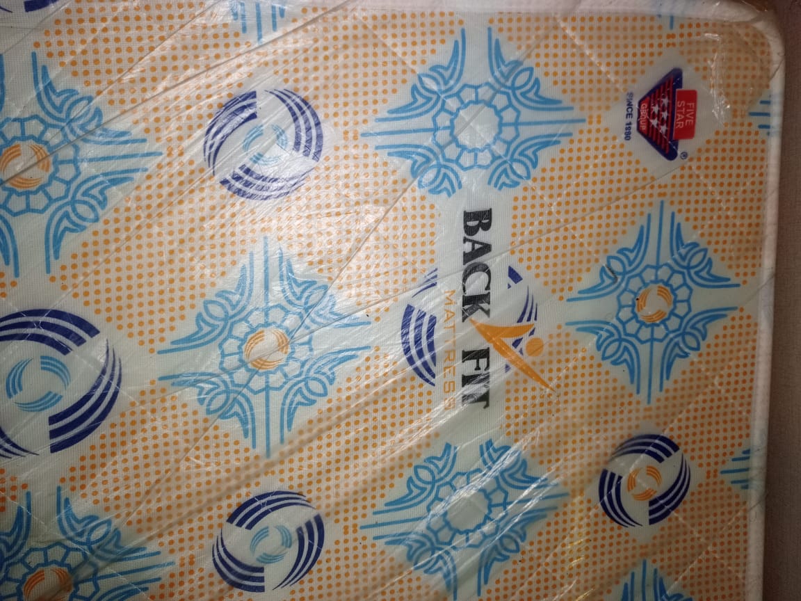 4 piece bedroom set look new