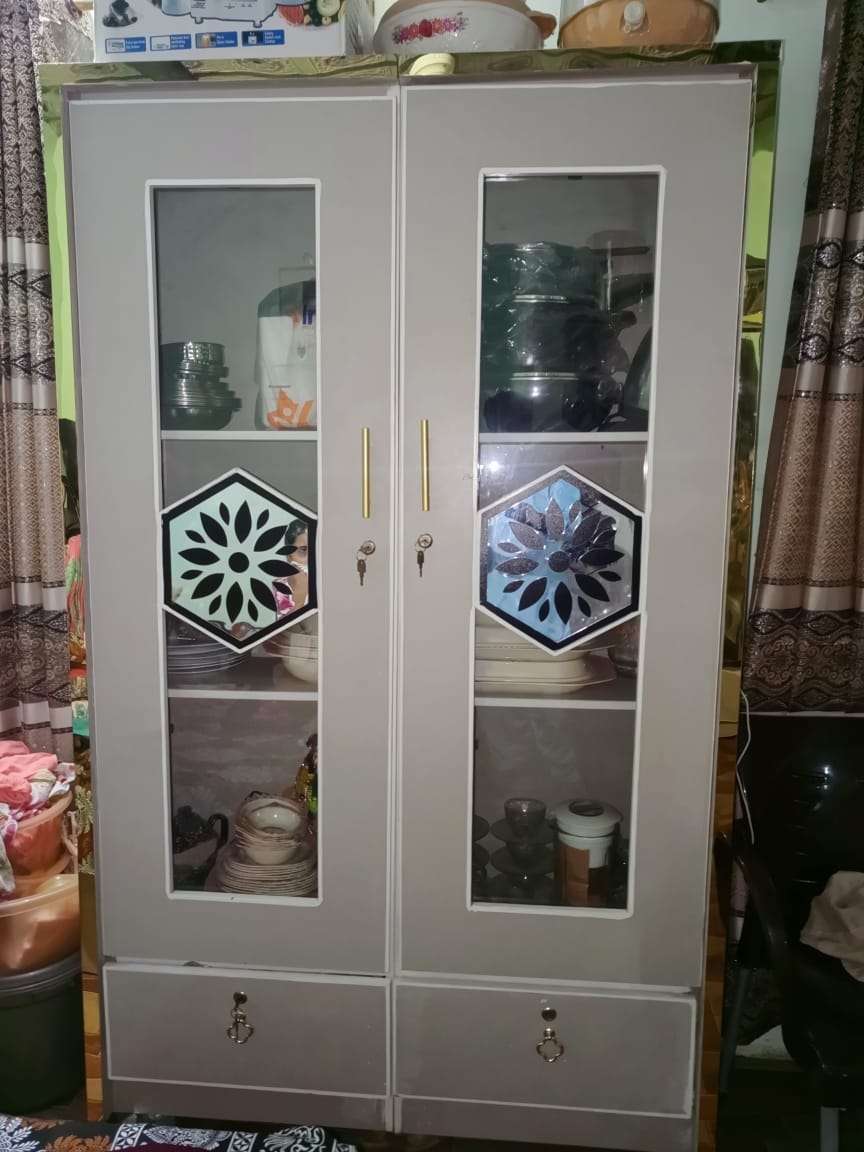 4 piece bedroom set look new