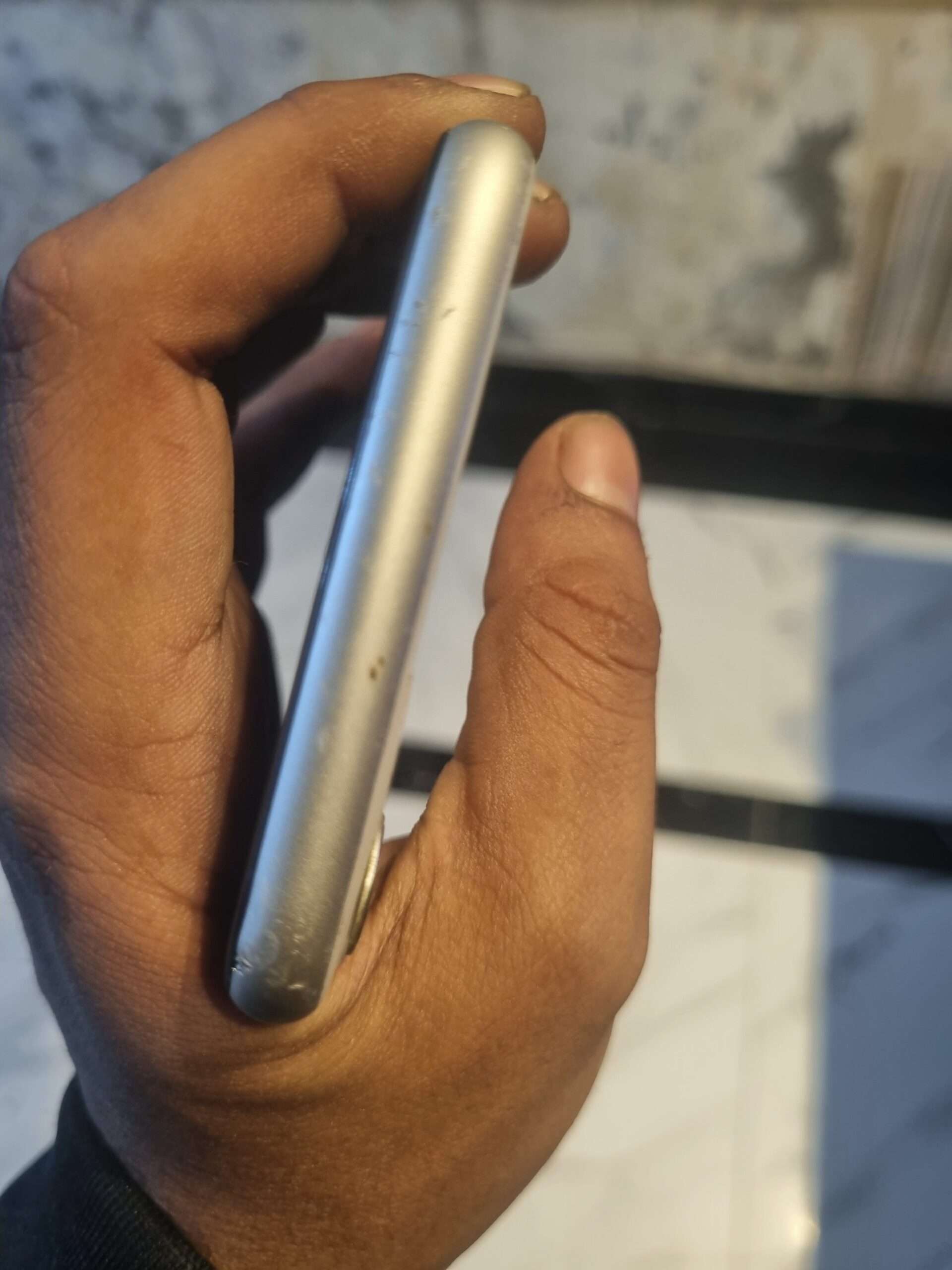 Iphone 11 sim lock 64gb used 10by8 battery health 80plus