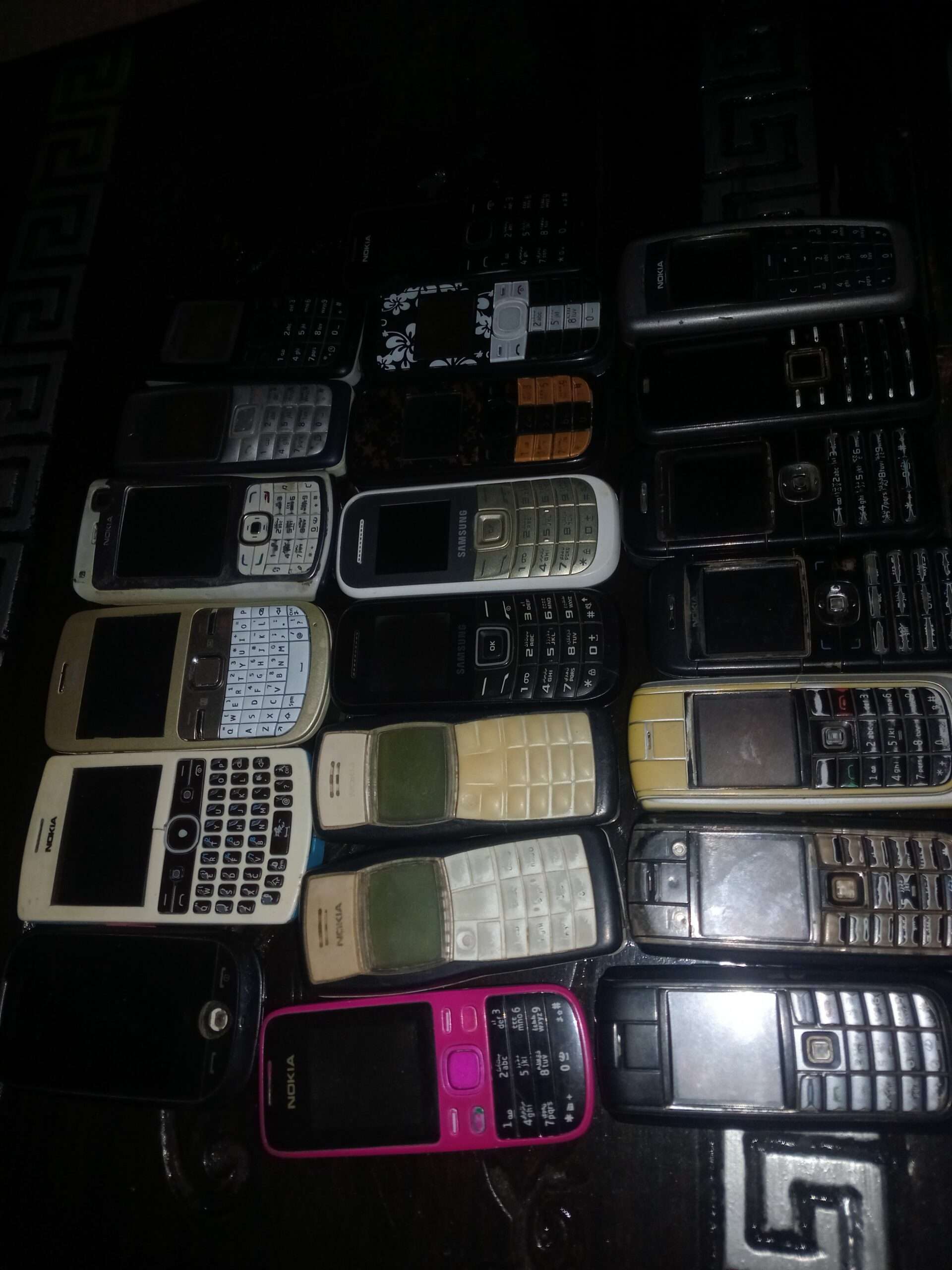 Nokia antique mobile cassing available