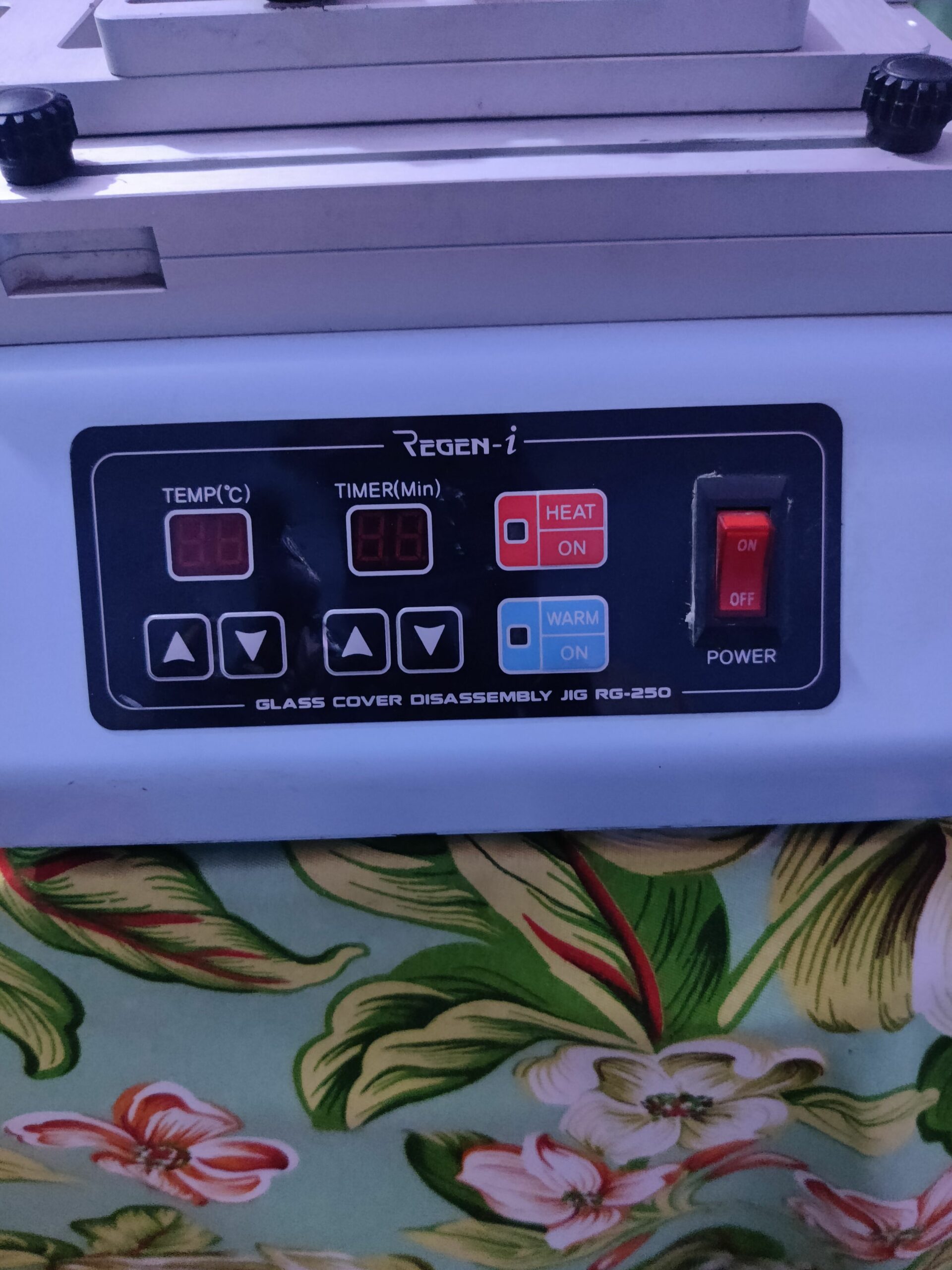 Glass cover deassembly machine