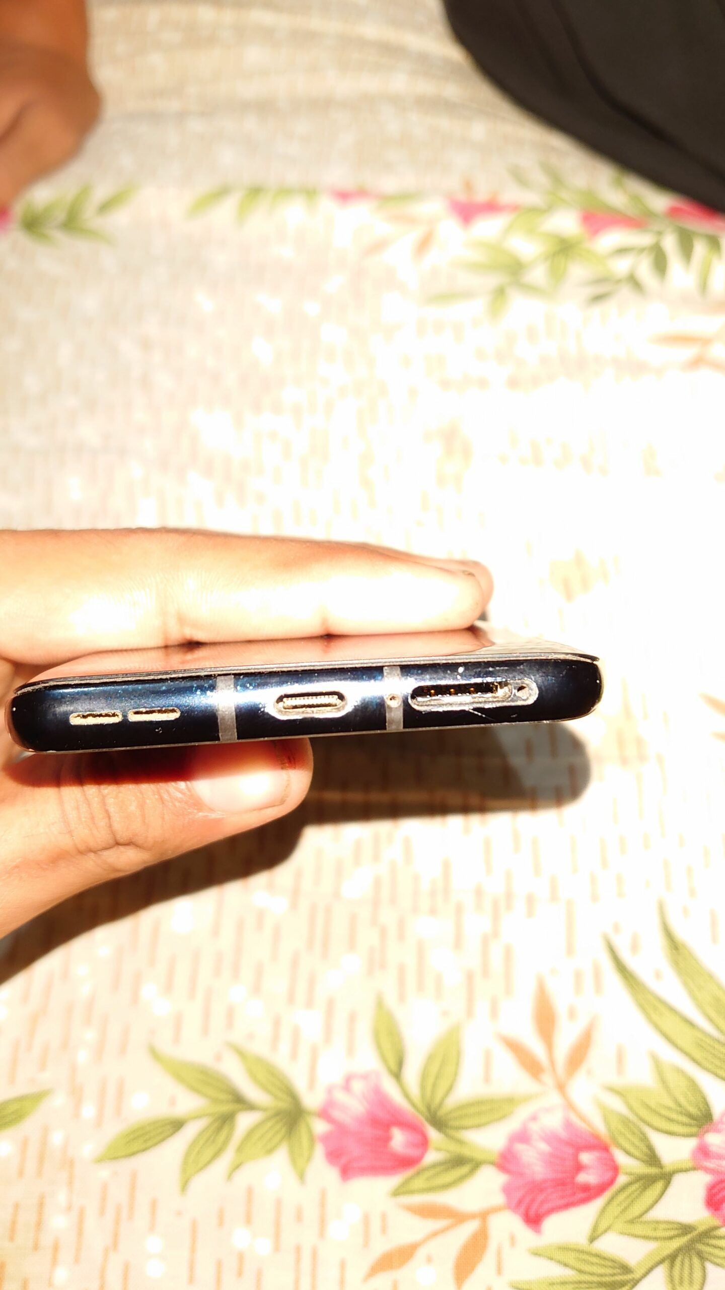 OnePlus8pro 5g official pta approved tax paid only panel aur back 20k ki daly gy mobile ok