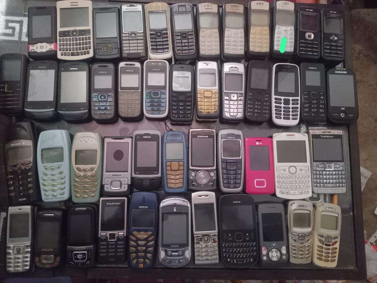 Nokia antique mobile and cassing available hy