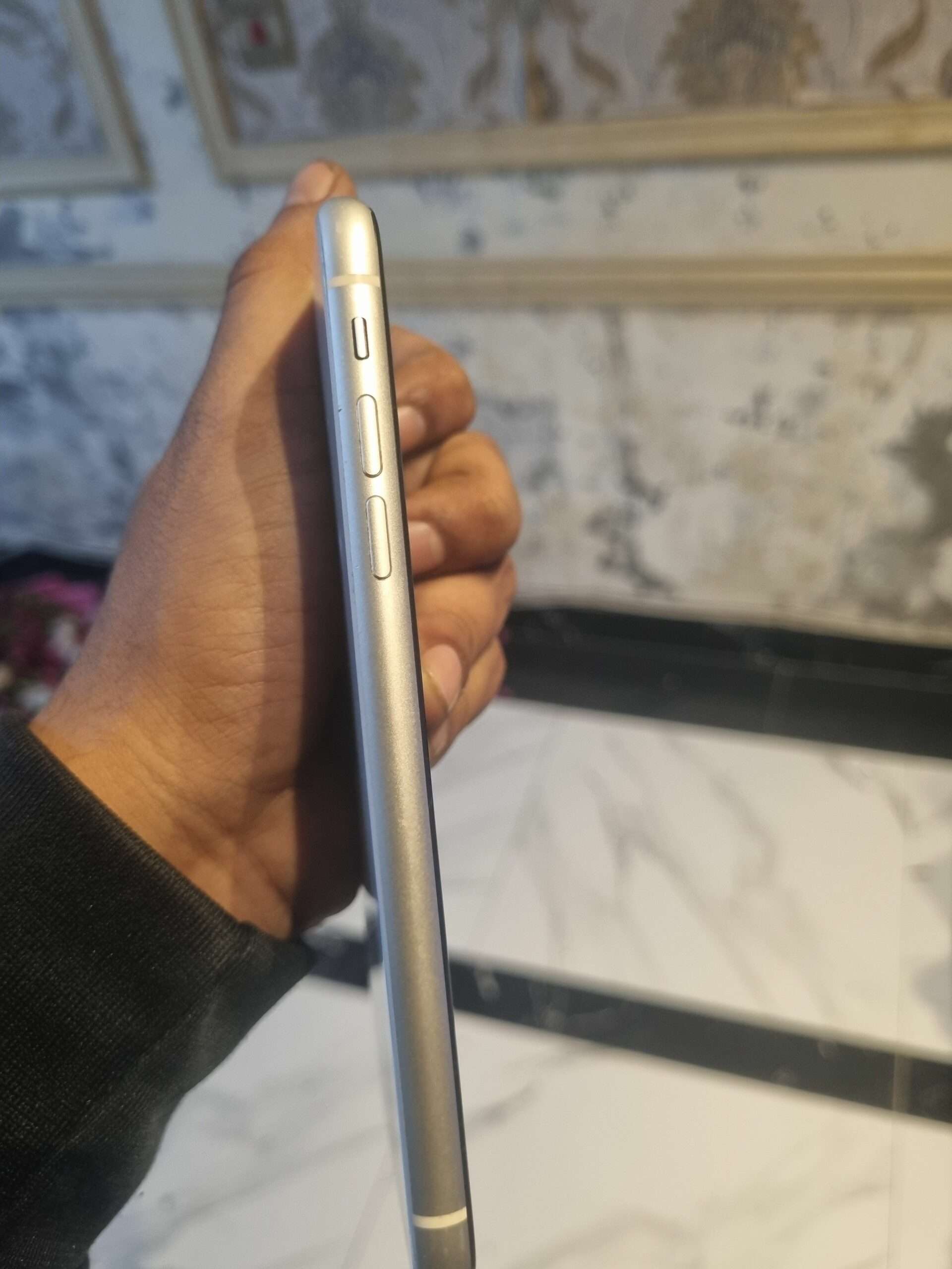 Iphone 11 sim lock 64gb used 10by8 battery health 80plus