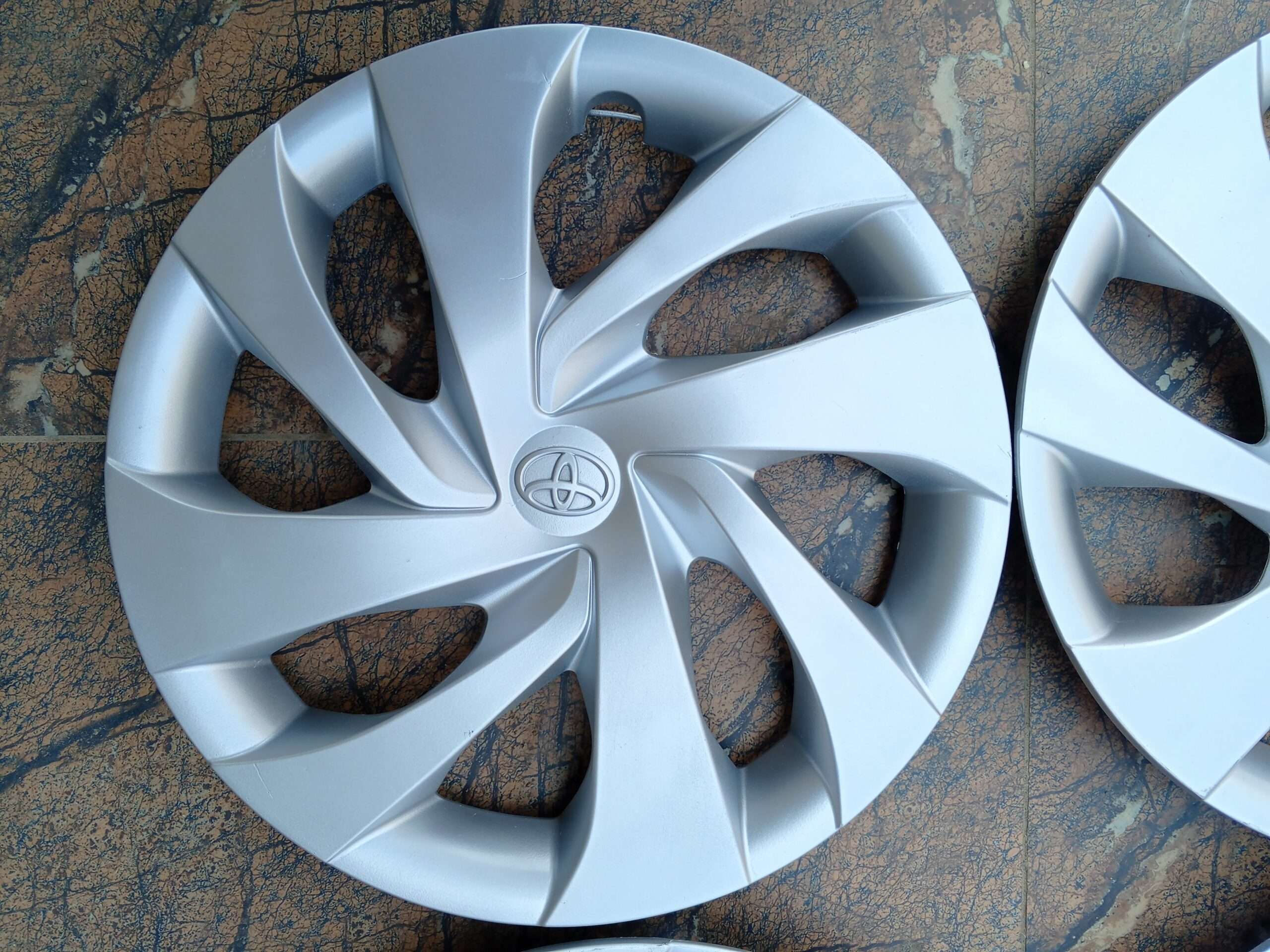 Yaris hatchback 14 Size ORIGINAL japane wheel covers fresh Set delivery Available whatsap