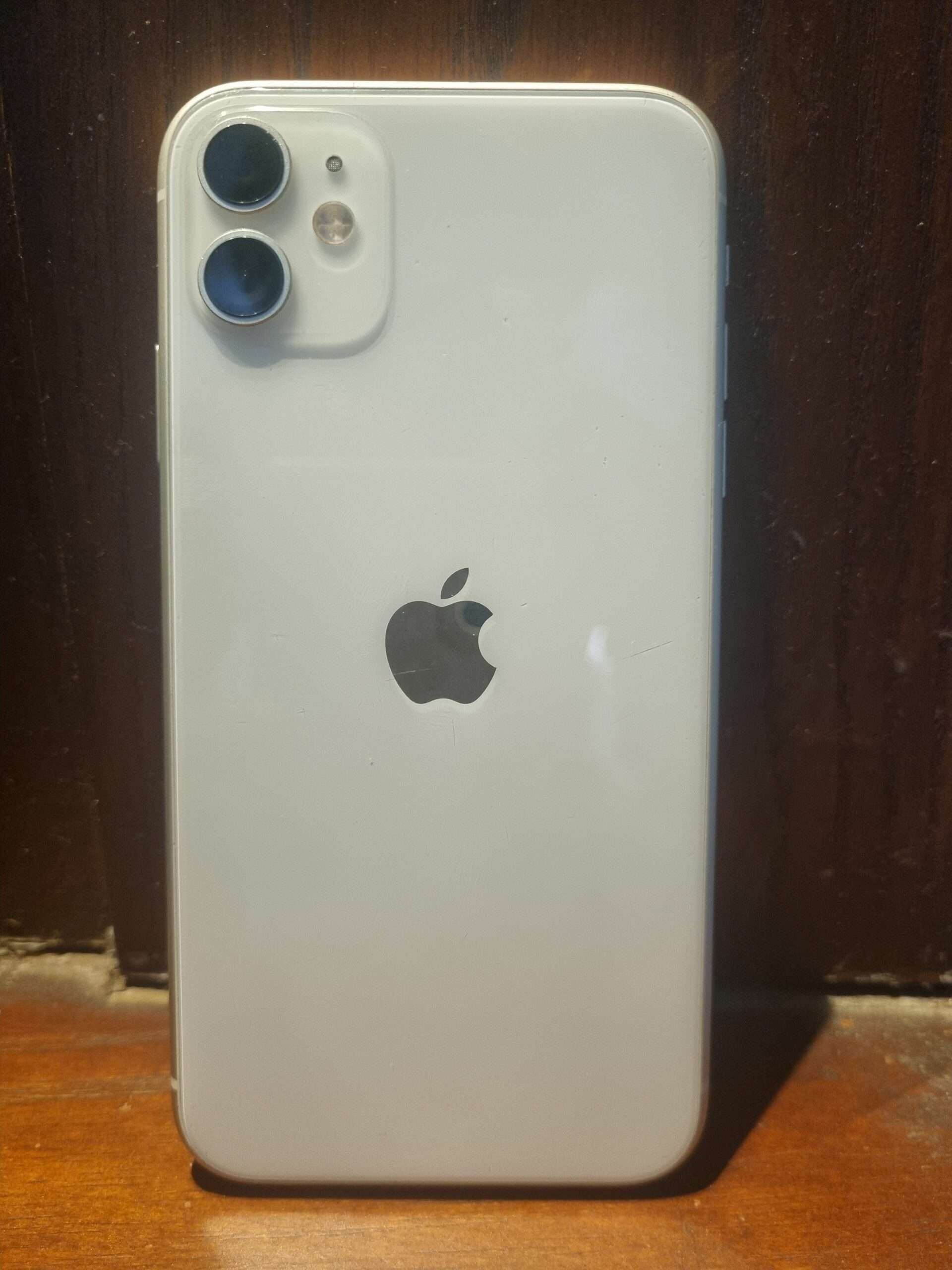 Iphone 11 sim lock 64gb used 10by8 battery health 80plus