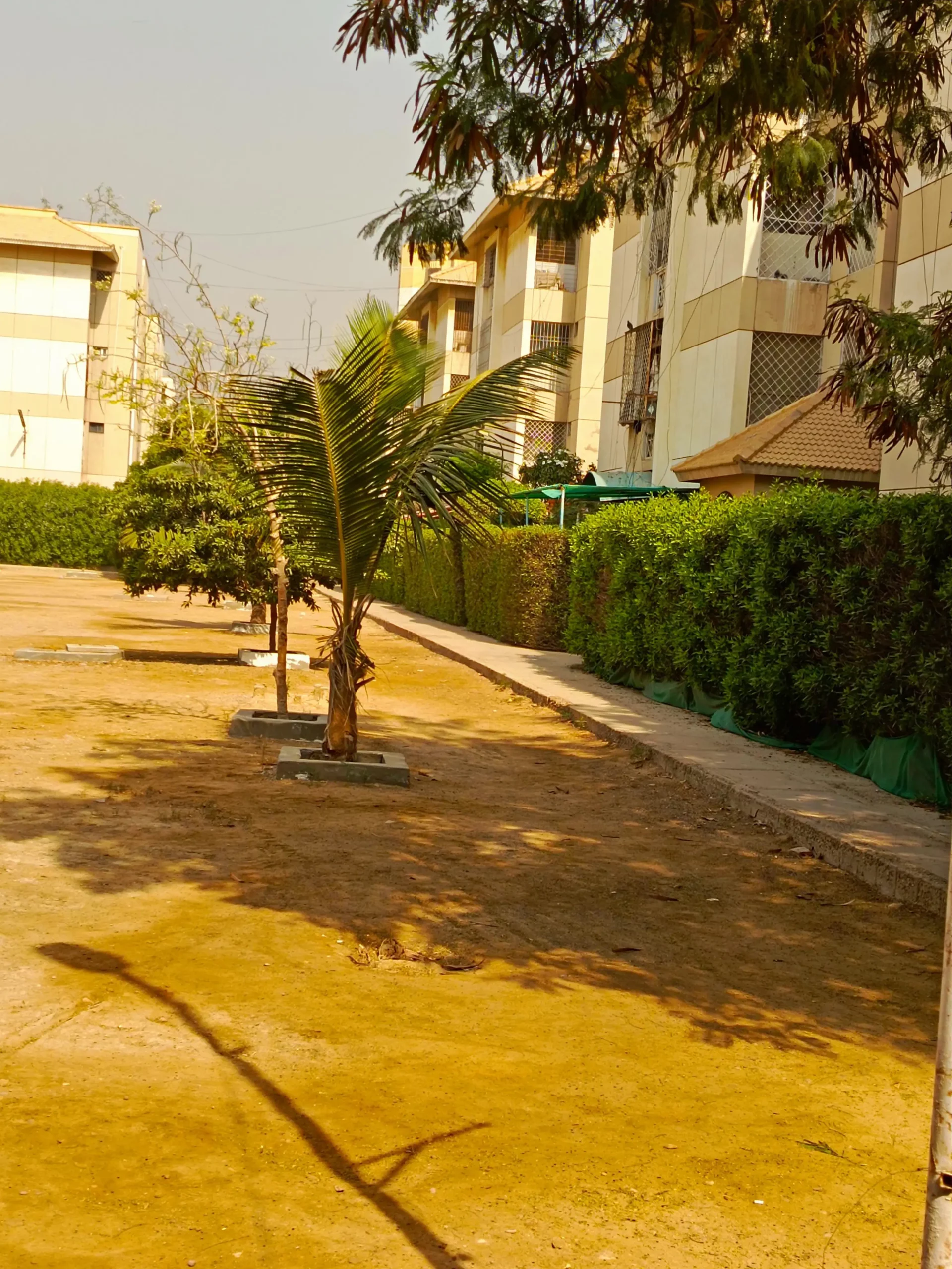 LUXURY FLAT FOR SALE 3 BED DD , STORE GARDEN AREA 1400 SQ.FT