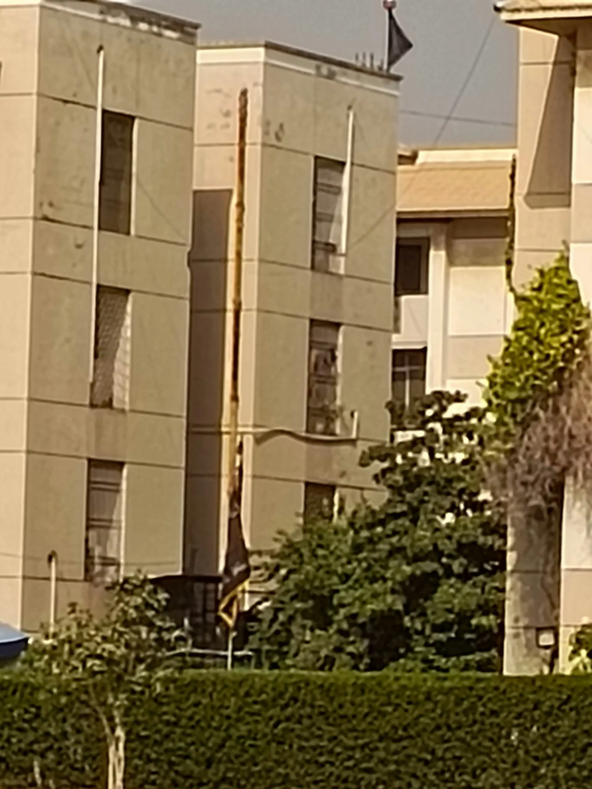 LUXURY FLAT FOR SALE 3 BED DD , STORE GARDEN AREA 1400 SQ.FT