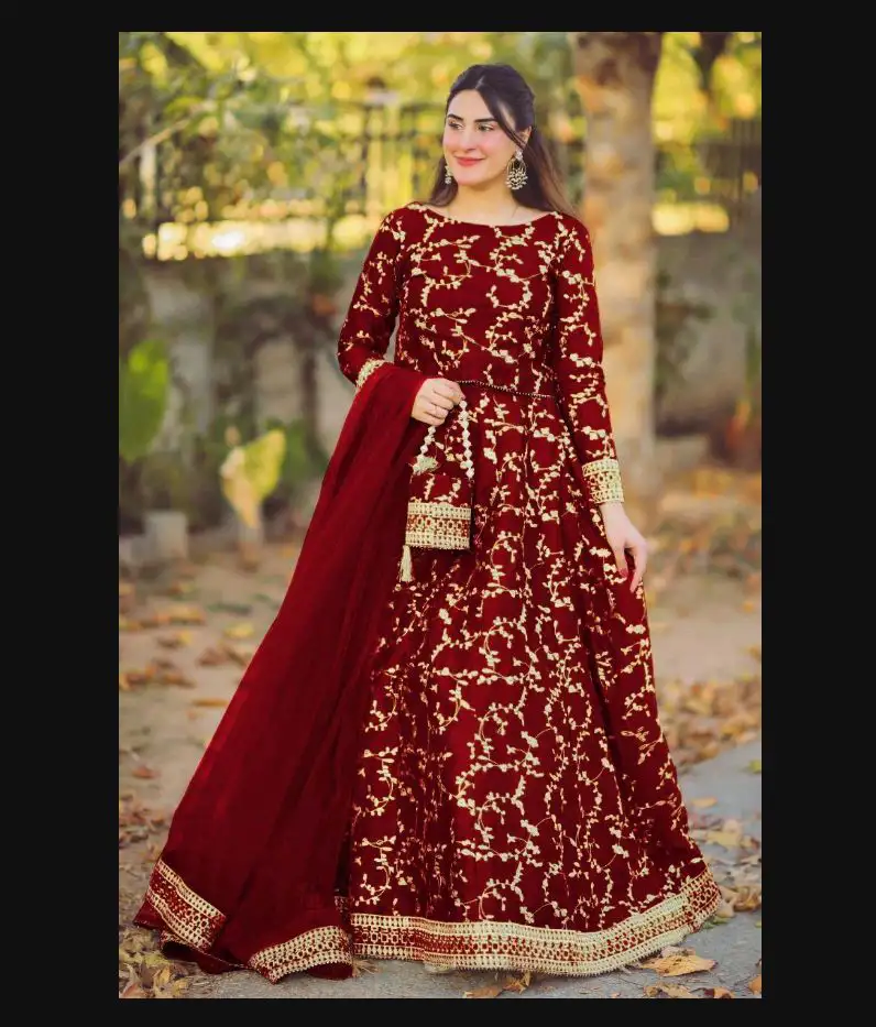 Girls embroider lahengas