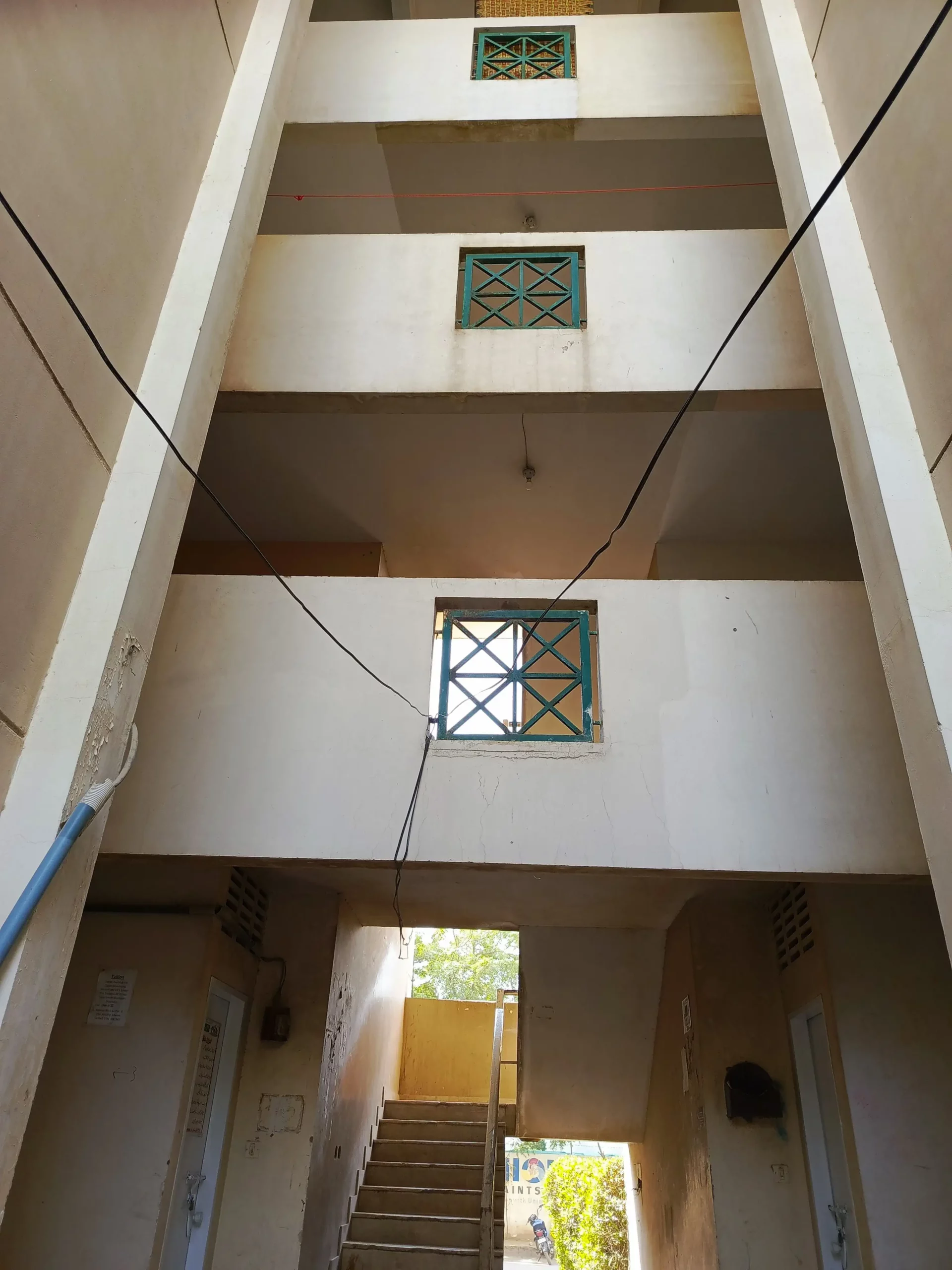 LUXURY FLAT FOR SALE 3 BED DD , STORE GARDEN AREA 1400 SQ.FT