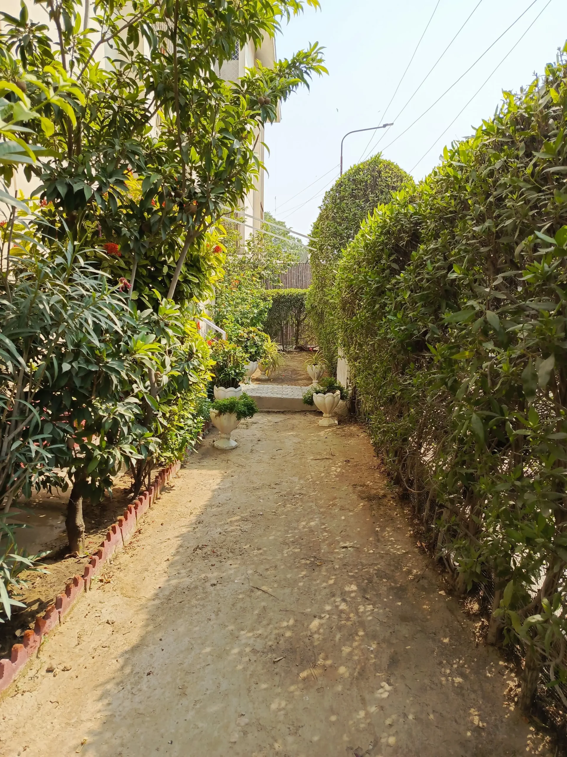 LUXURY FLAT FOR SALE 3 BED DD , STORE GARDEN AREA 1400 SQ.FT