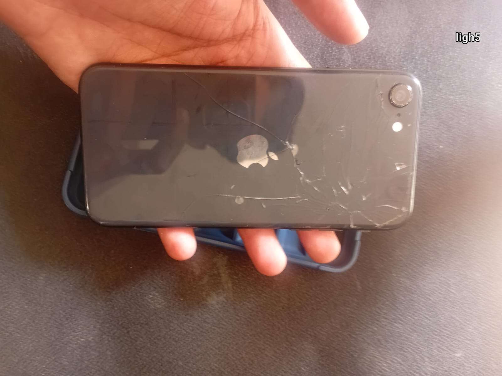 iPhone SE 2020 • 128GB • Non-PTA • Bypassed • Minor Back Crack