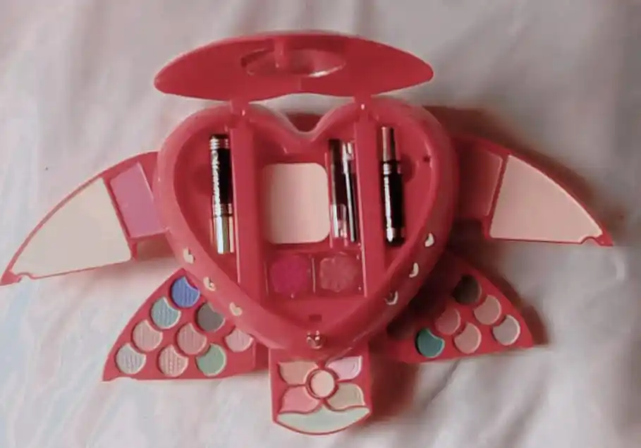 💖 Kids Heart-Shaped Makeup Kit | Cute Portable Beauty Set for Girls (Brand New)