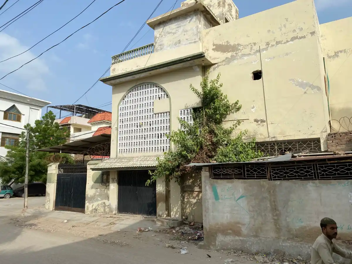 600 Sq. Yards Bungalow for Sale