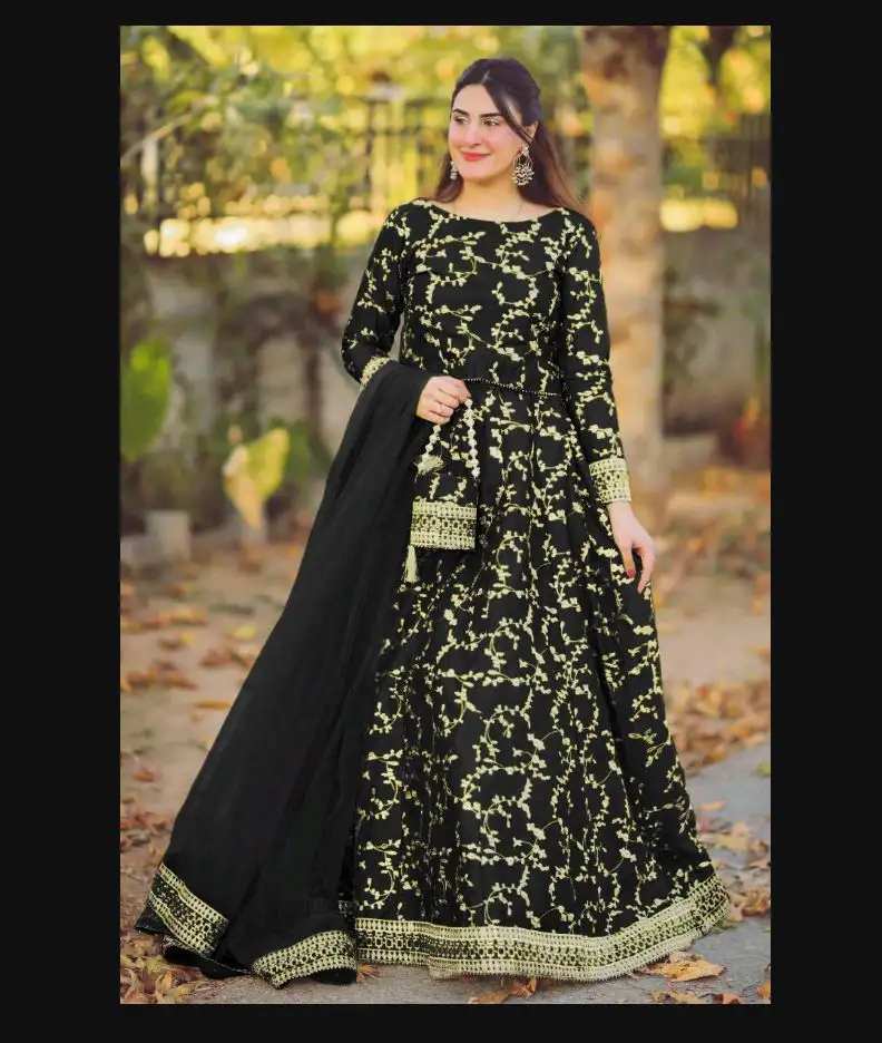 Girls embroider lahengas