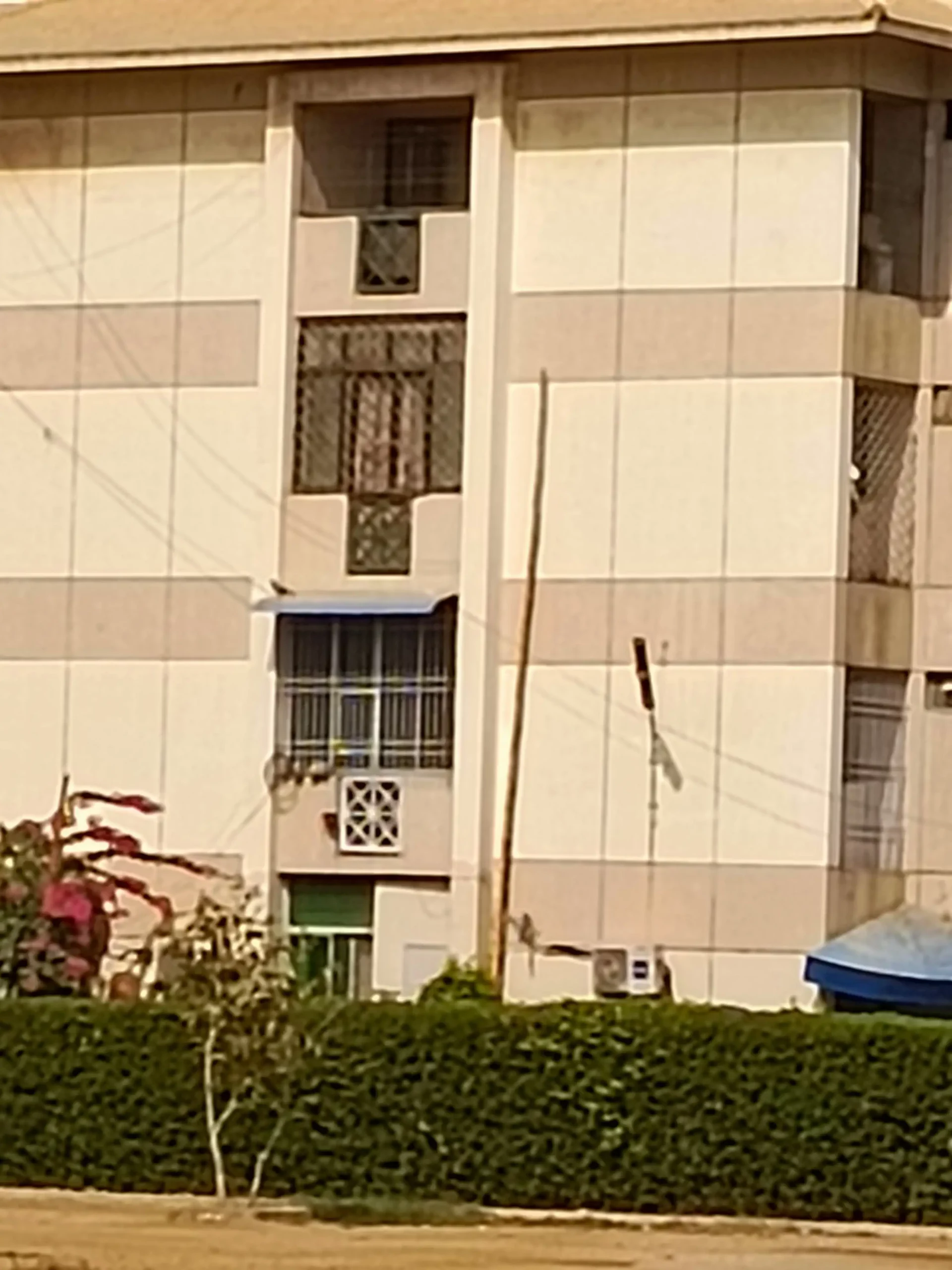 LUXURY FLAT FOR SALE 3 BED DD , STORE GARDEN AREA 1400 SQ.FT