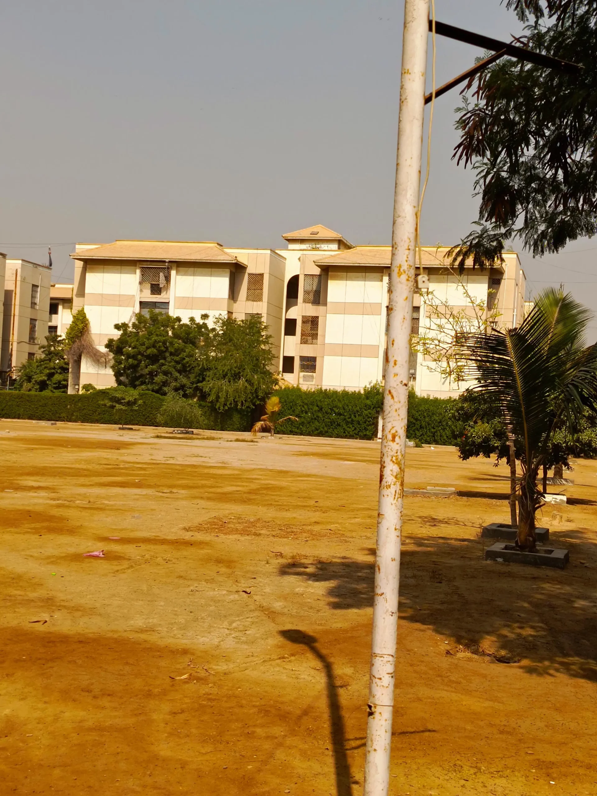 LUXURY FLAT FOR SALE 3 BED DD , STORE GARDEN AREA 1400 SQ.FT