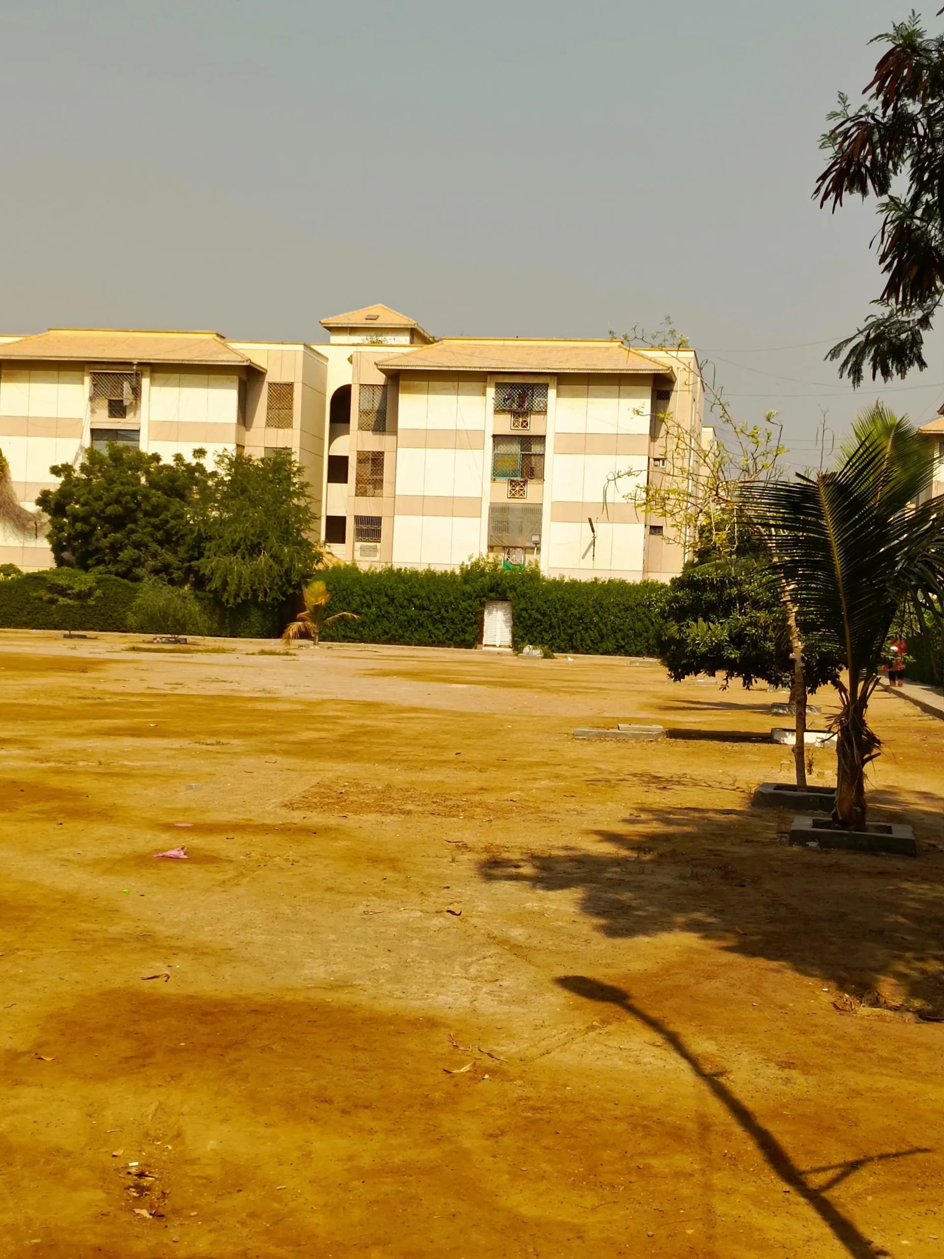 LUXURY FLAT FOR SALE 3 BED DD , STORE GARDEN AREA 1400 SQ.FT