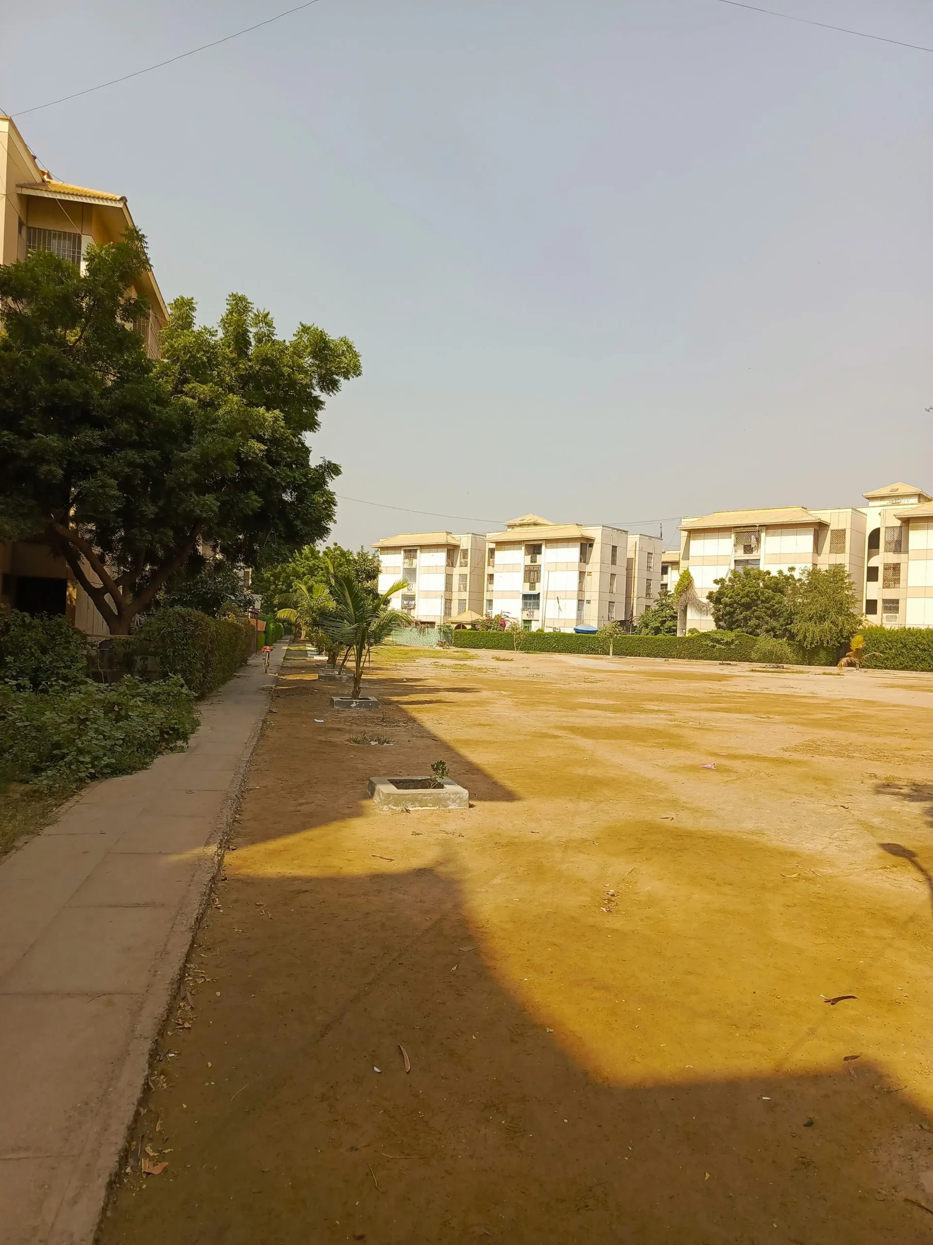 LUXURY FLAT FOR SALE 3 BED DD , STORE GARDEN AREA 1400 SQ.FT