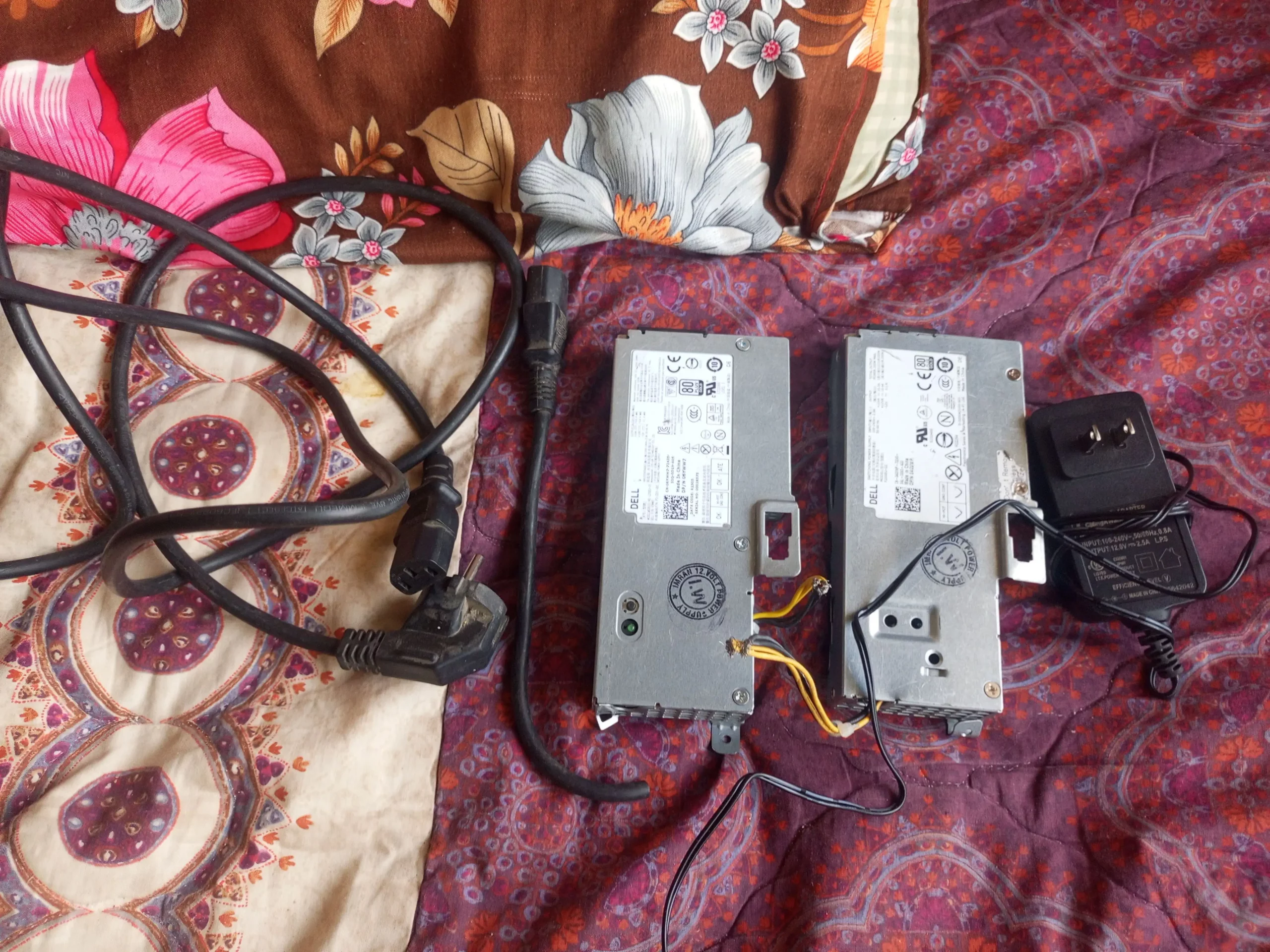 02× Power Adopter Supply 12 Volt 10 Ampere