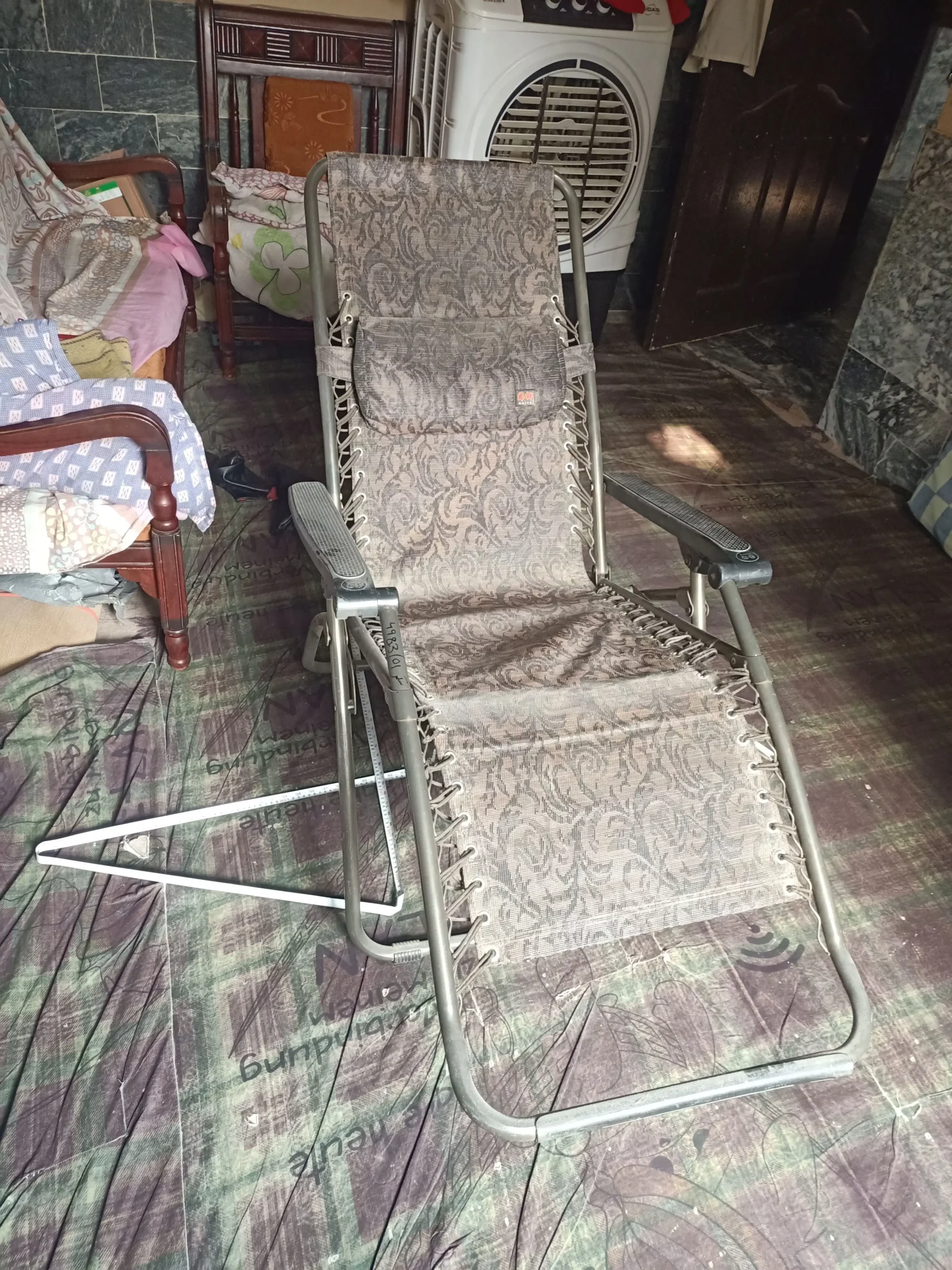 Relaxing folding long chair