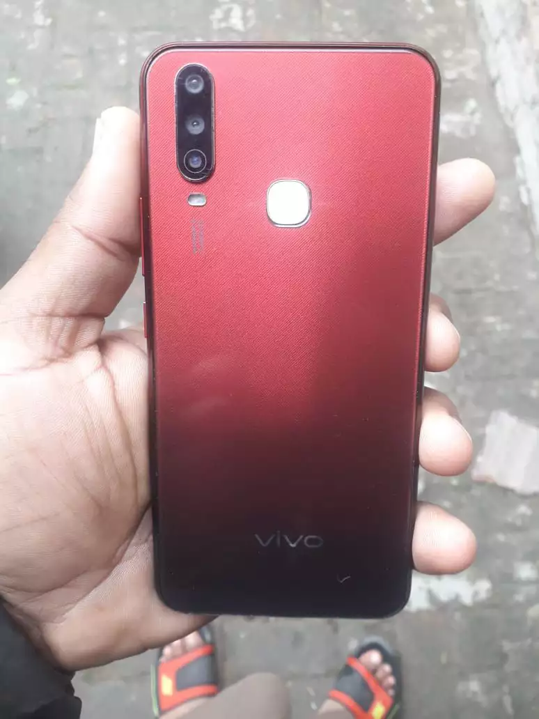 8/256 vivo y 17