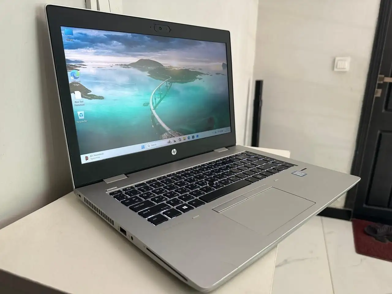 HP ProBook 640 G4 | Core i7 8th Gen | 16GB RAM | 10/10 With Charger!