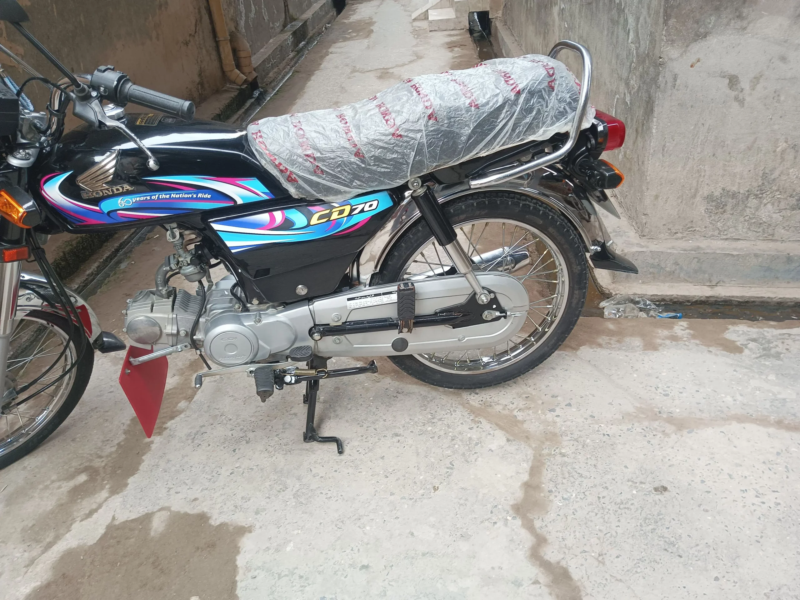 Honda CD 70 2024 model black color good condition