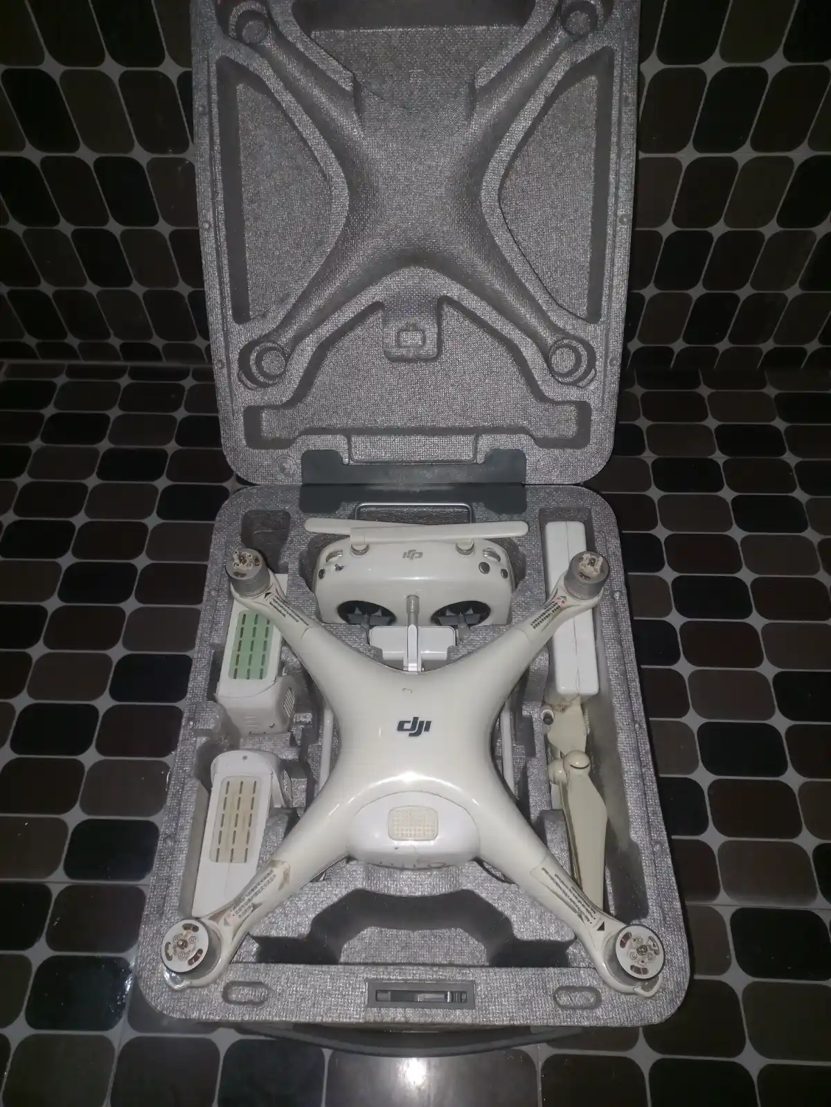 Dji phantom 4 advance drone for sale with genuine 3 batteries, remote,propeller,charger