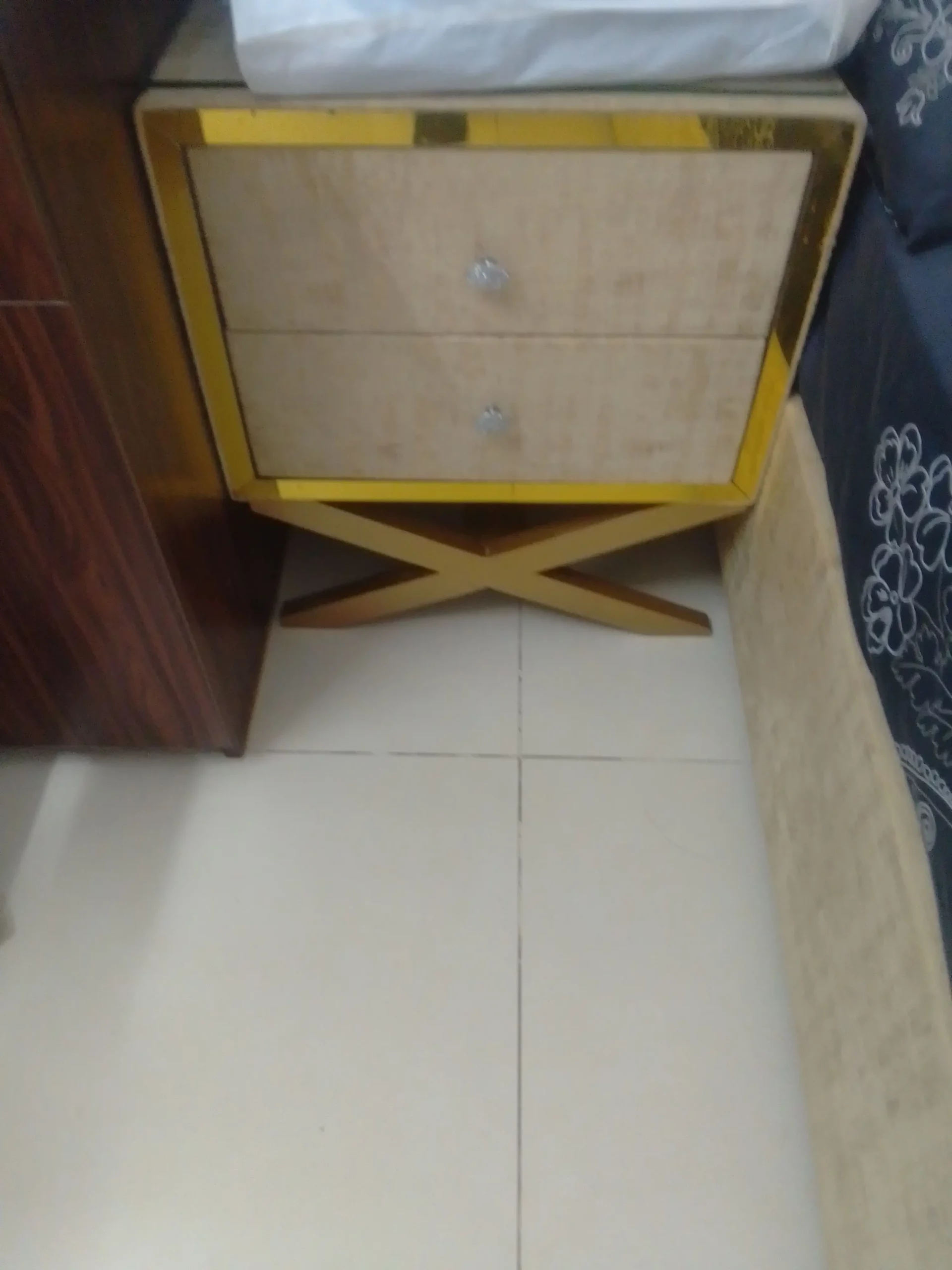 Bads with mattris larg ha Sath 2 tapai ha