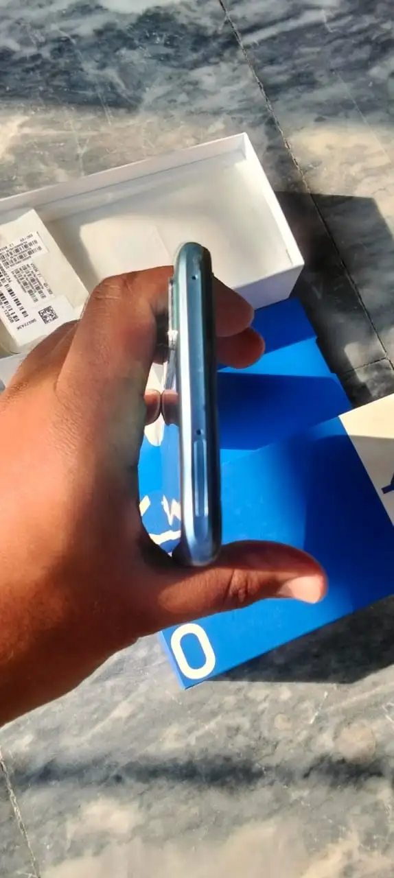 Vivo Y31 4/128 snapdragon processor with box and charger