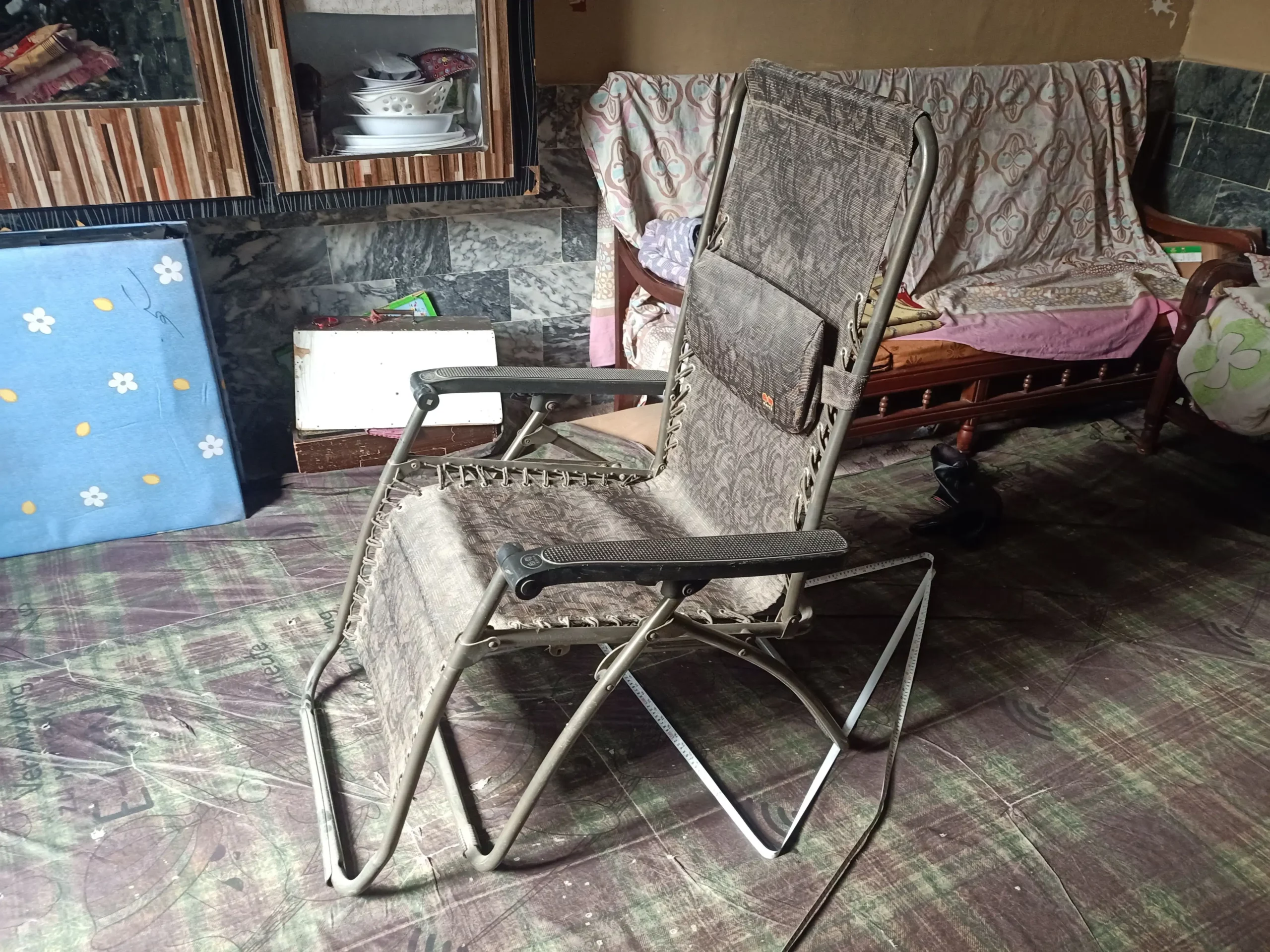 Relaxing folding long chair
