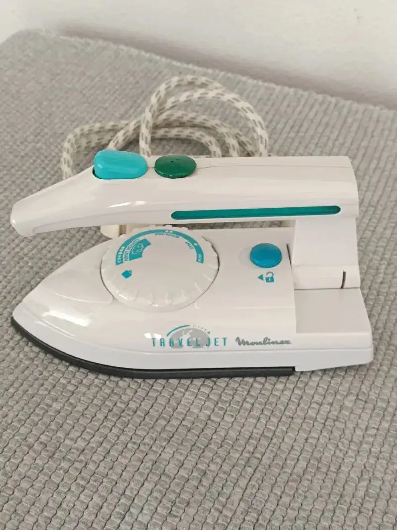 Traveling steam iron