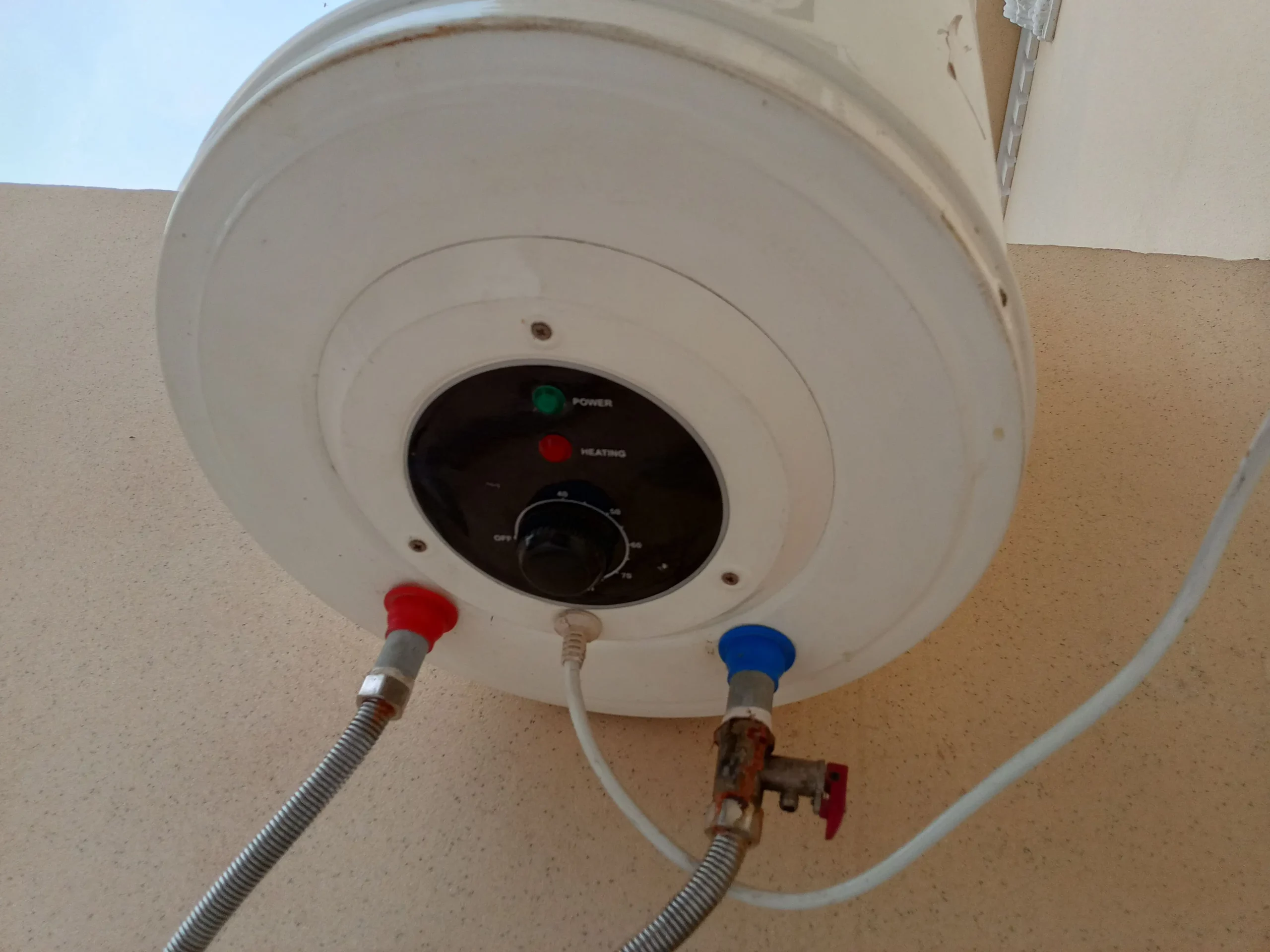 Electric gyeser one year just used howa ha. All ok ha cash ki zarort ha is Liye sell krna