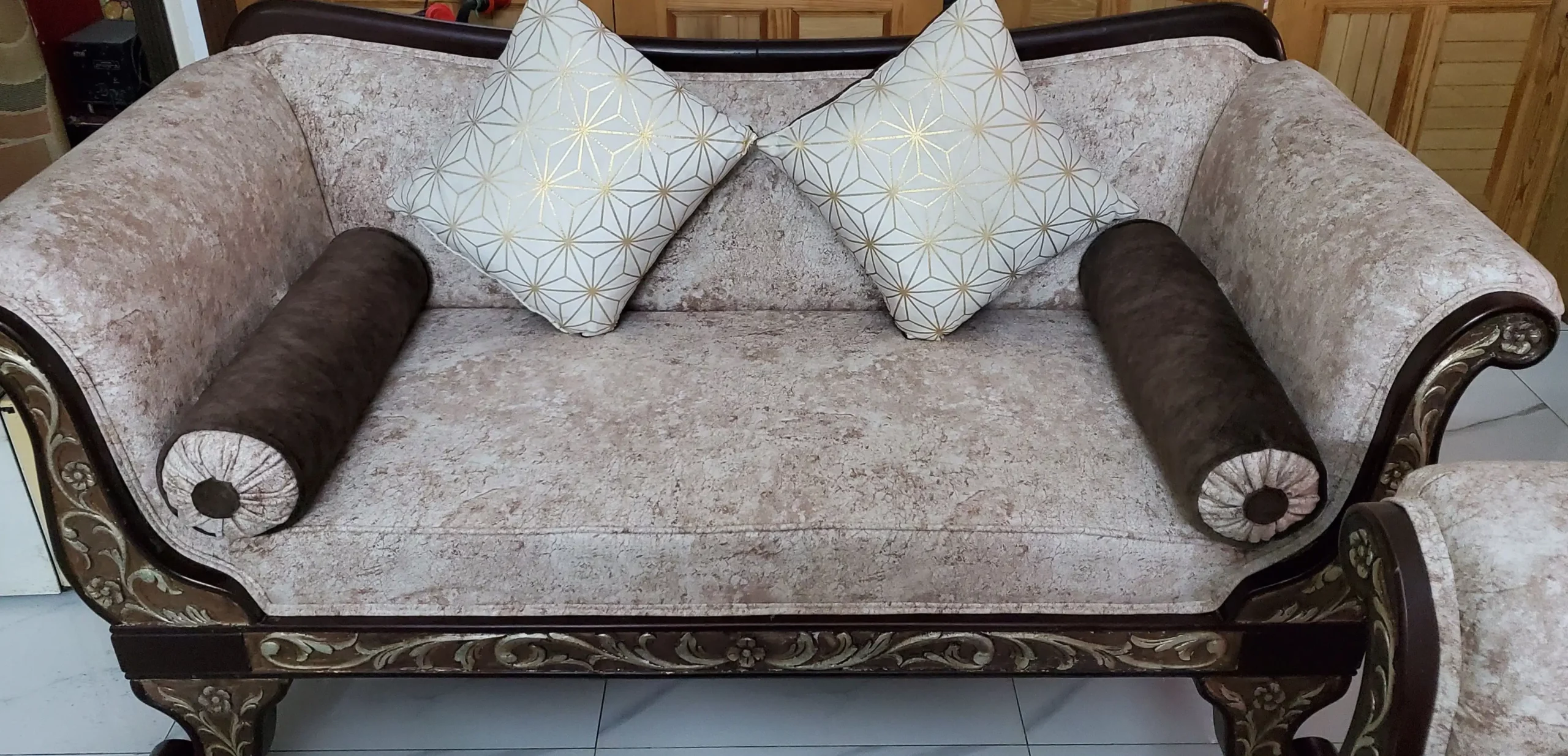 7 seater big size sofa set with table