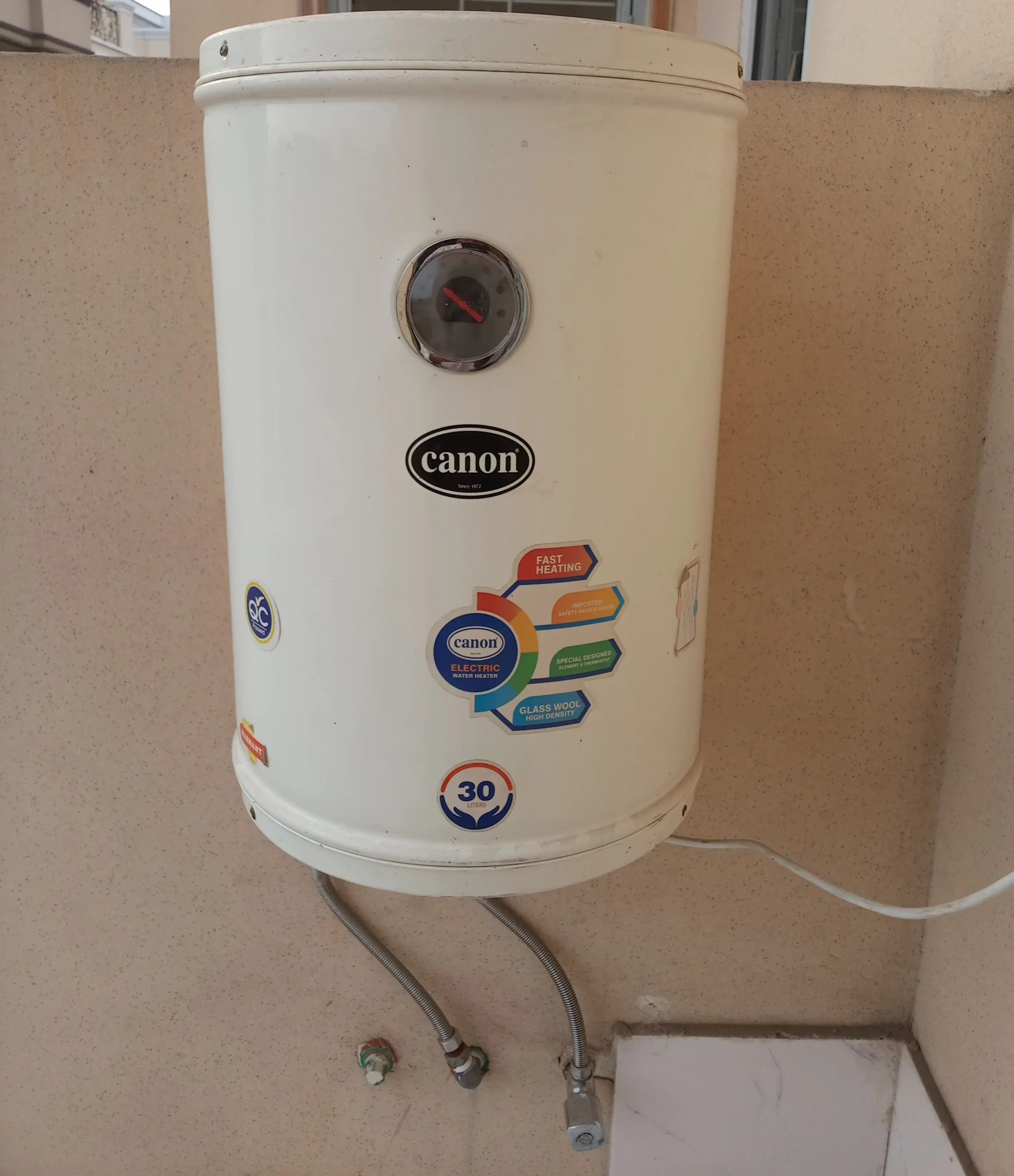 Electric gyeser one year just used howa ha. All ok ha cash ki zarort ha is Liye sell krna