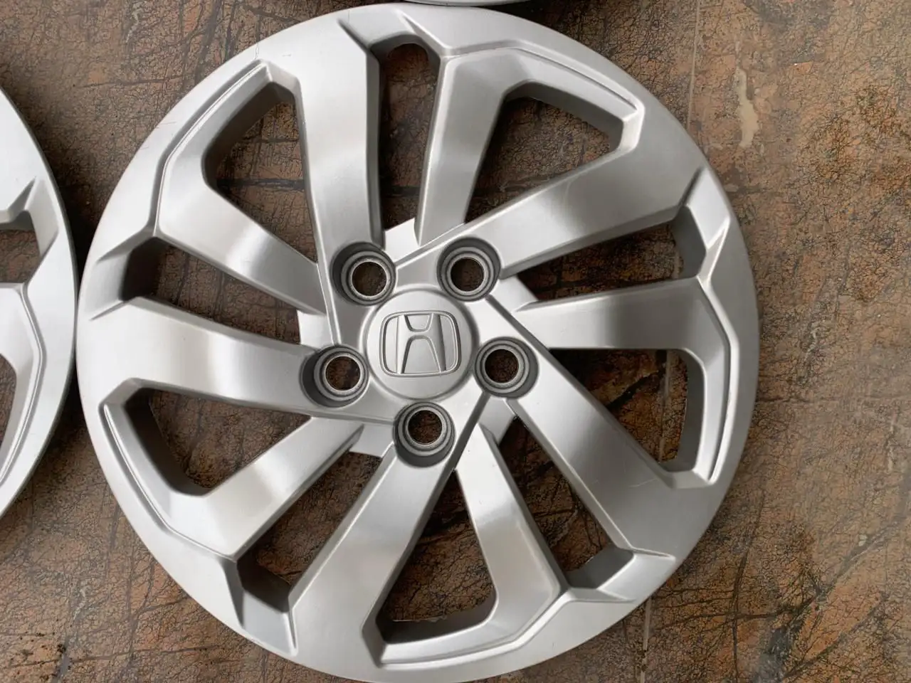 Honda BRV 16 Size ORIGINAL japane wheel covers fresh Set delivery Available whatsap 032019