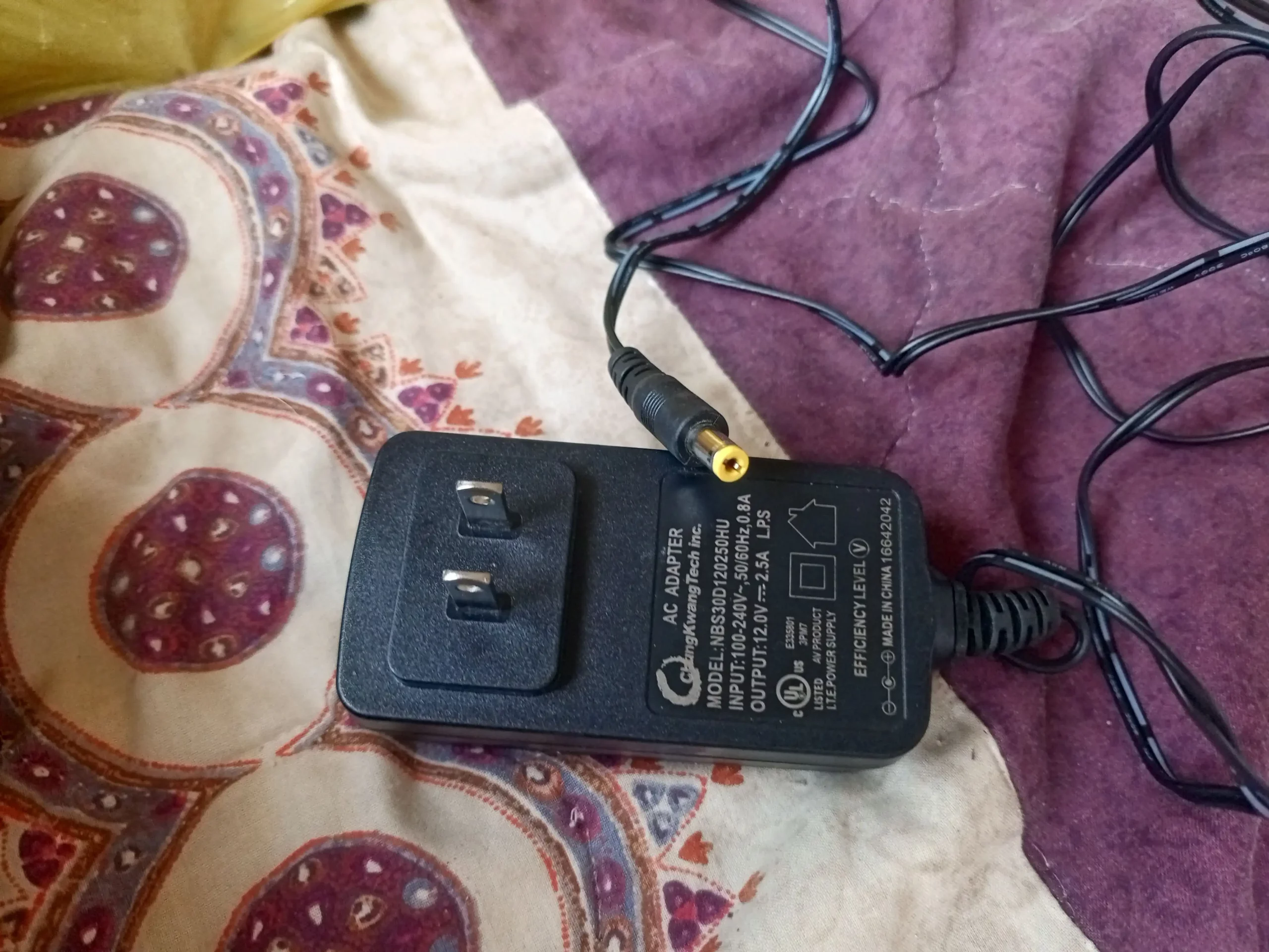 01× Power Adopter Supply 12 Volt 2.5 Ampere