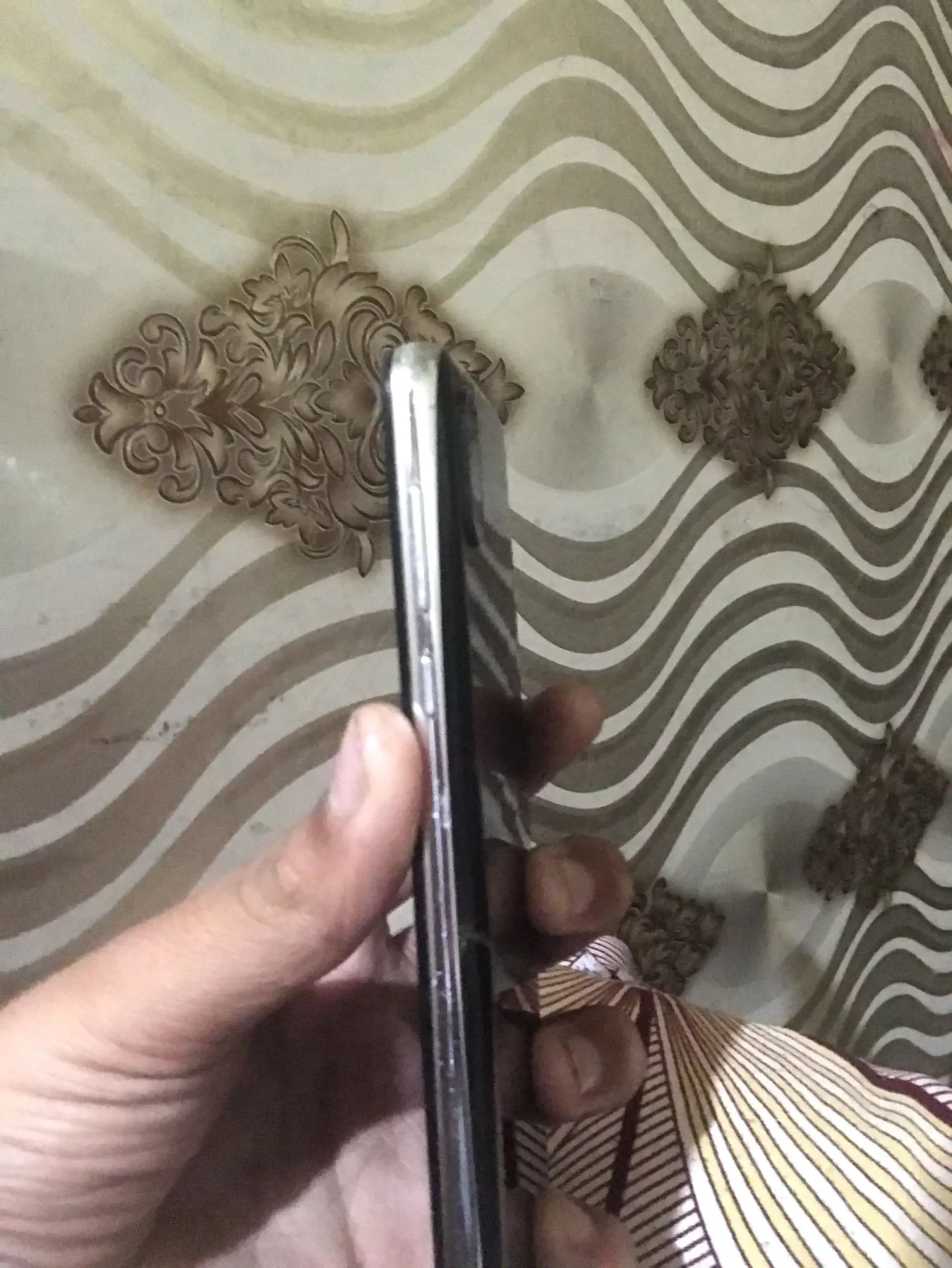 aquos r2 non pta 64gb upr sa pannal work nhi krtaa ha jaha pr mark kya hua ha read descrip