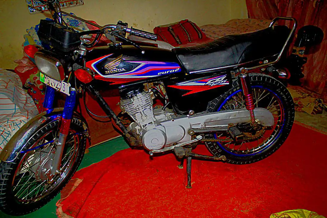 2017 model full alter bana hua ha jiss Bhai ko chahye. Whatsapp p rabta kren 03066152592