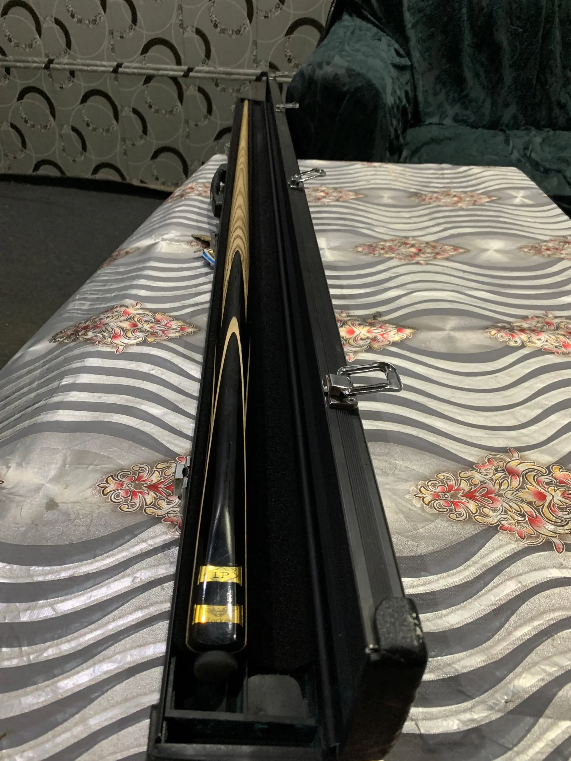 One piece Snooker cue box