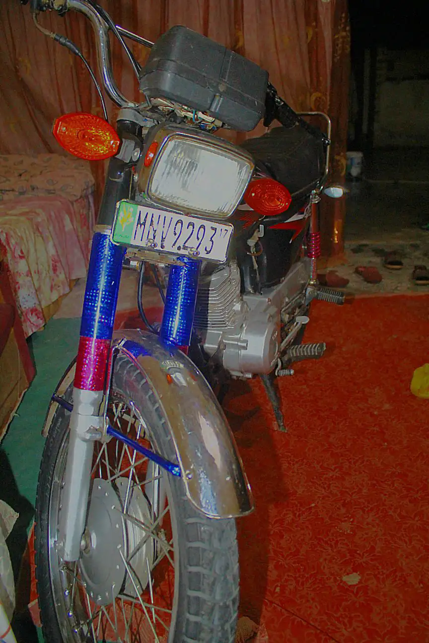 2017 model full alter bana hua ha jiss Bhai ko chahye. Whatsapp p rabta kren 03066152592